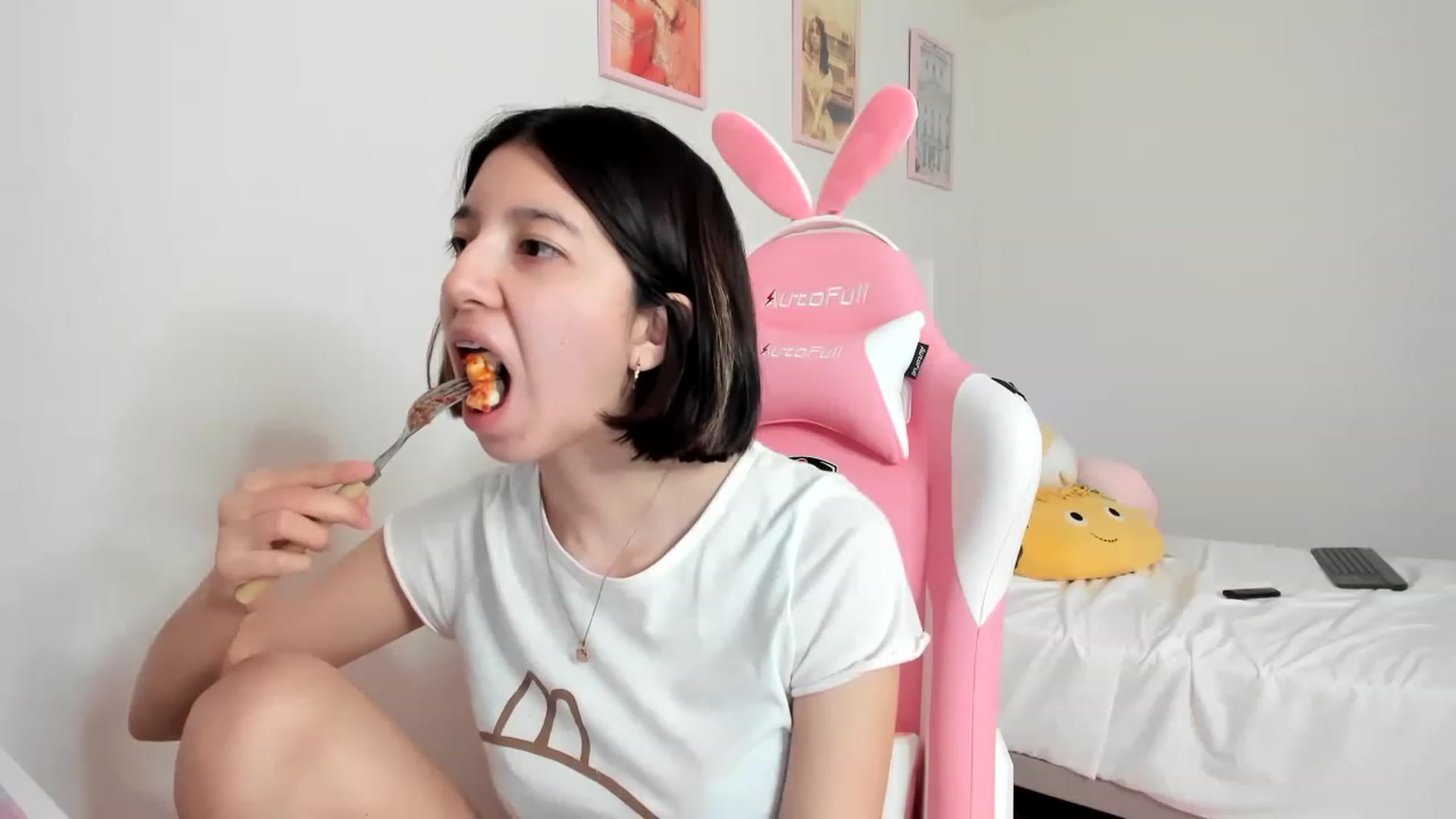 Gallery image thumbnail from Cherrycute666's myfreecams stream on, 04/02/2023, 10:38 image 6 of 20