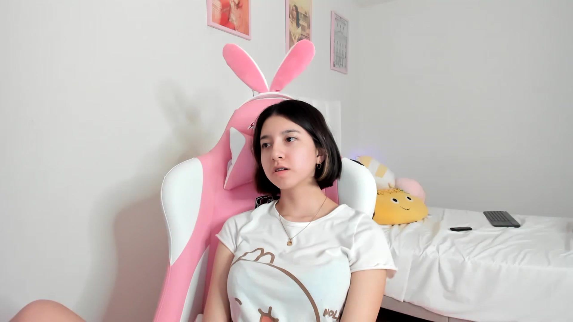 Gallery image thumbnail from Cherrycute666's myfreecams stream on, 04/02/2023, 10:38 image 15 of 20