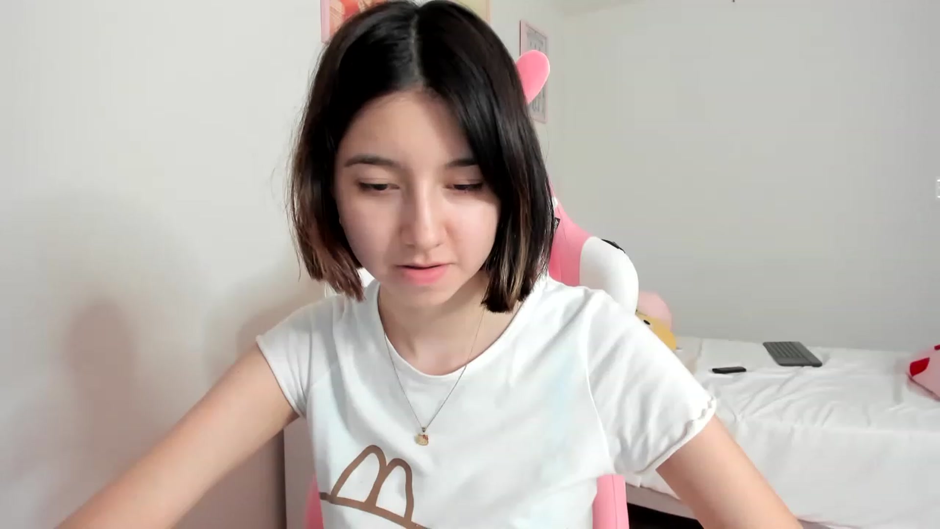 Gallery image thumbnail from Cherrycute666's myfreecams stream on, 04/02/2023, 10:38 image 18 of 20