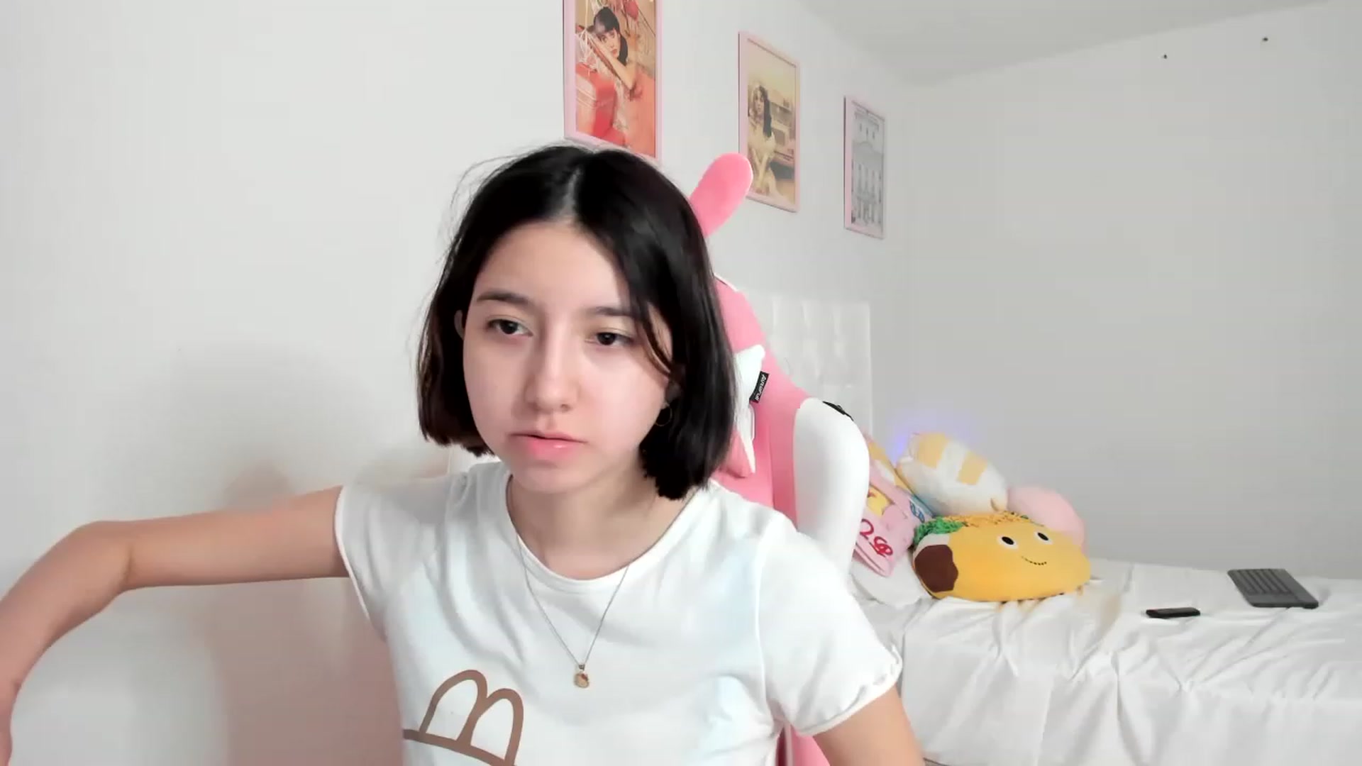 Gallery image thumbnail from Cherrycute666's myfreecams stream on, 04/02/2023, 10:38 image 3 of 20