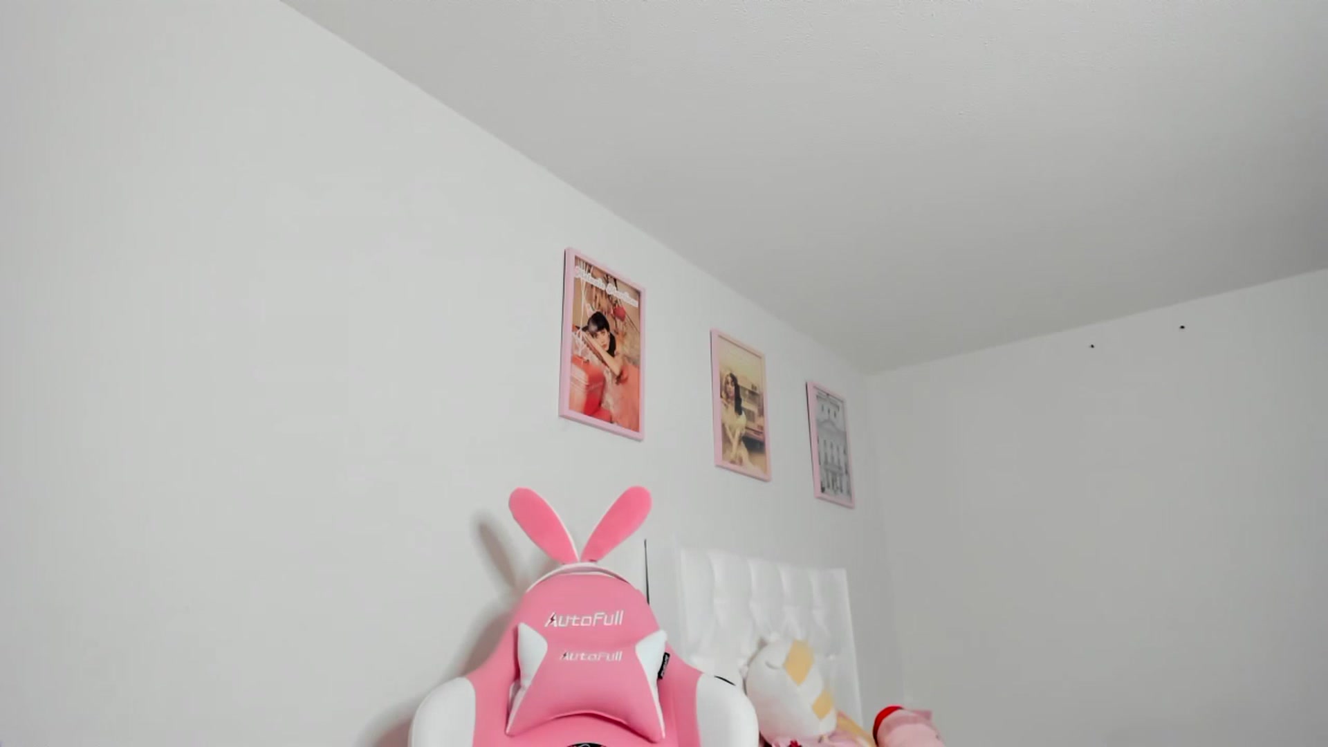 Gallery image thumbnail from Cherrycute666's myfreecams stream on, 04/02/2023, 10:38 image 1 of 20