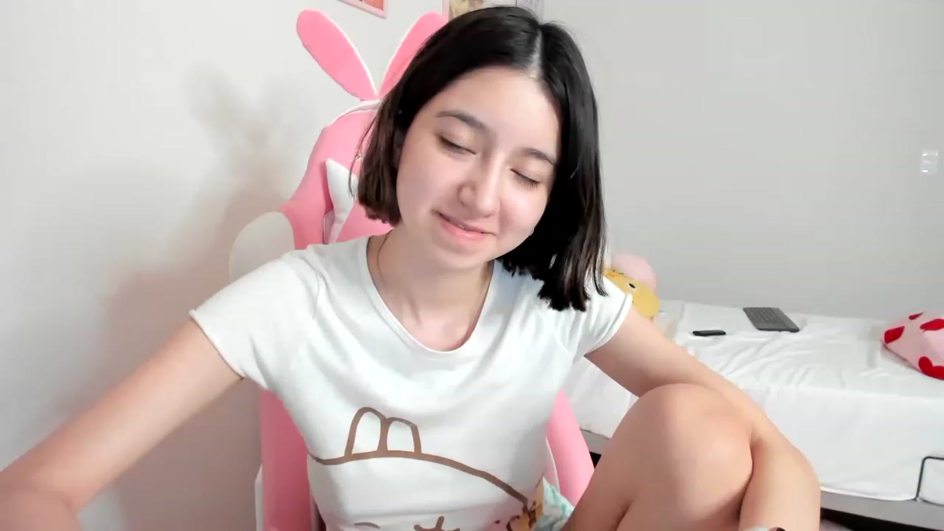 Gallery image thumbnail from Cherrycute666's myfreecams stream on, 04/02/2023, 11:37 image 17 of 20