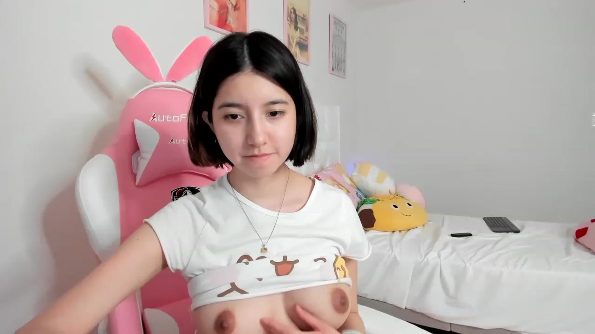 Gallery image thumbnail from Cherrycute666's myfreecams stream on, 04/02/2023, 11:37 image 5 of 20