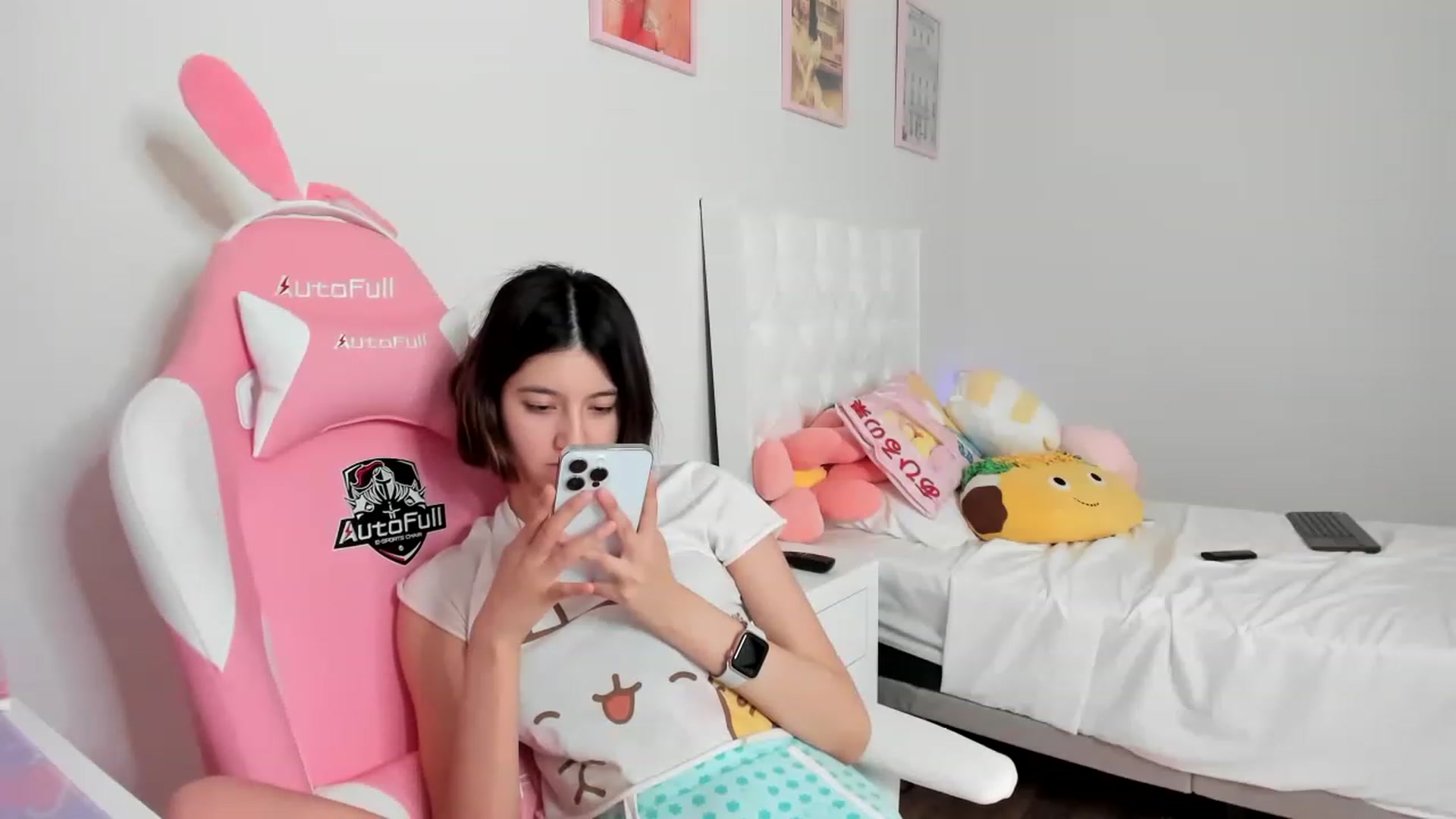 Gallery image thumbnail from Cherrycute666's myfreecams stream on, 04/02/2023, 15:25 image 6 of 20