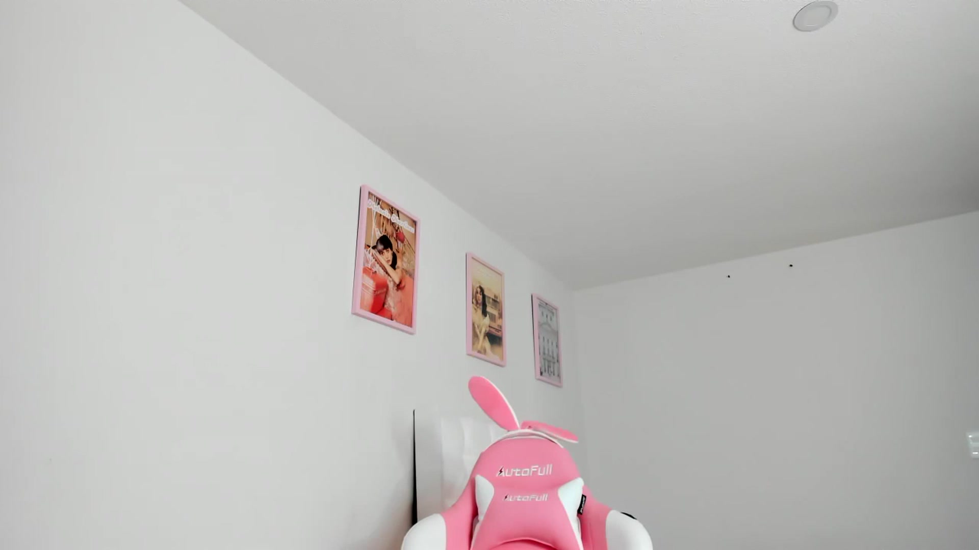 Gallery image thumbnail from Cherrycute666's myfreecams stream on, 04/02/2023, 15:25 image 18 of 20