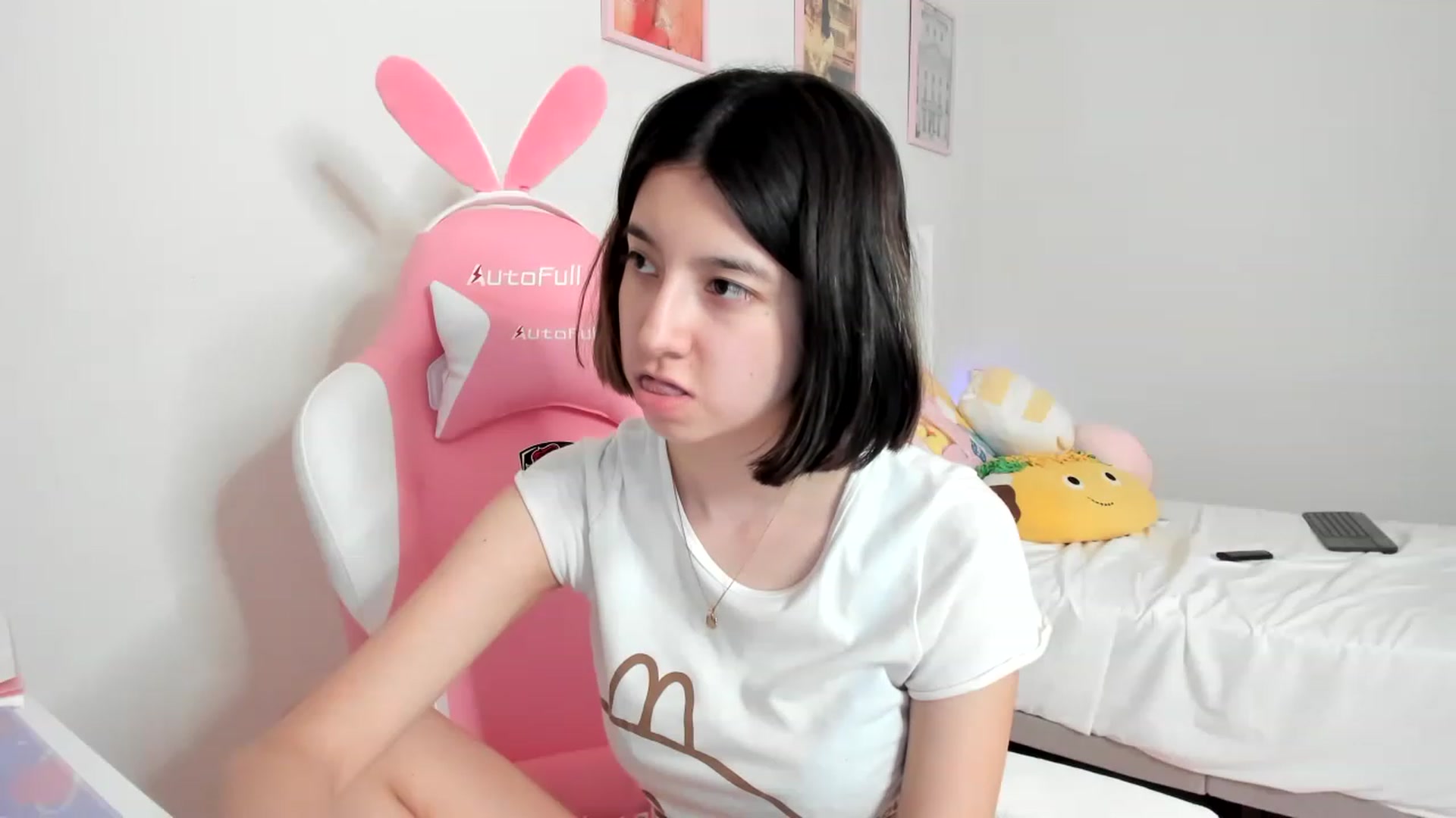 Gallery image thumbnail from Cherrycute666's myfreecams stream on, 04/02/2023, 15:25 image 2 of 20