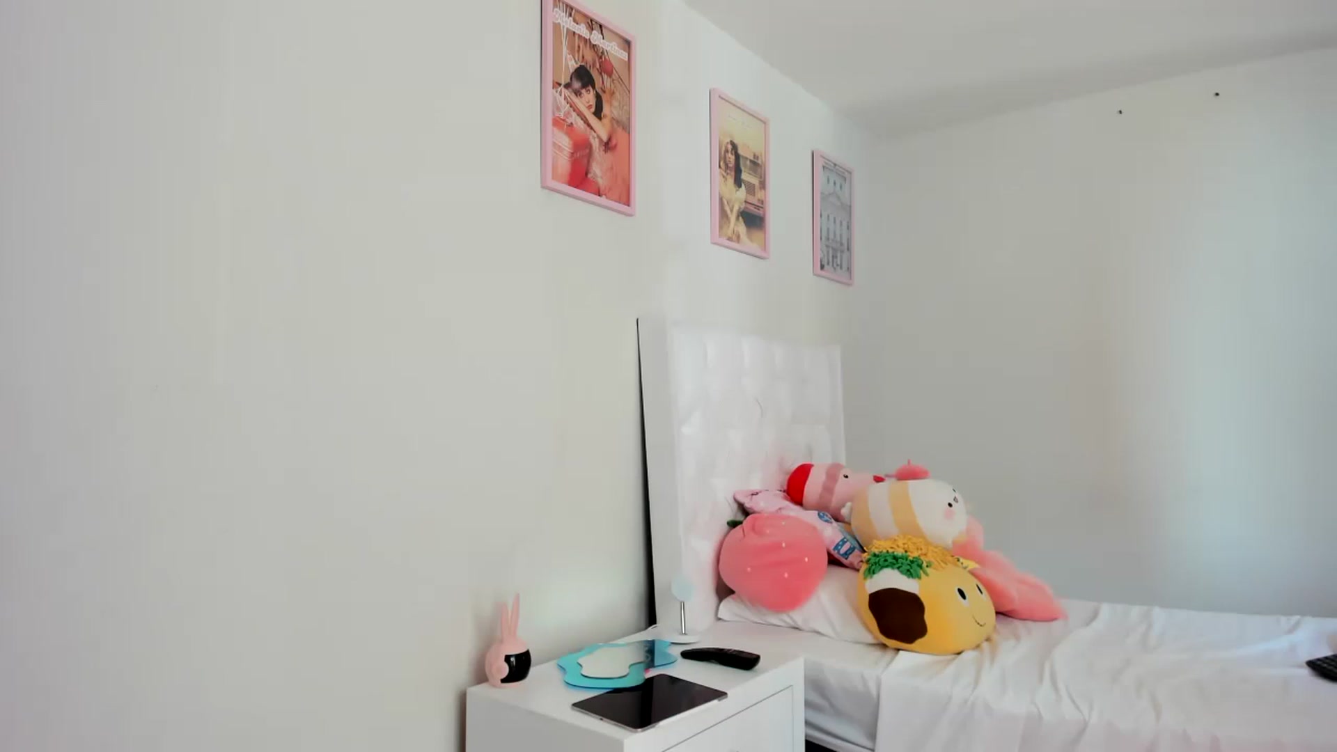 Gallery image thumbnail from Cherrycute666's myfreecams stream on, 04/02/2023, 22:59 image 14 of 20