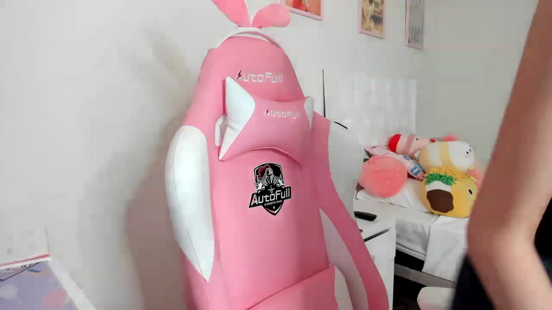 Gallery image thumbnail from Cherrycute666's myfreecams stream on, 04/03/2023, 01:20 image 20 of 20