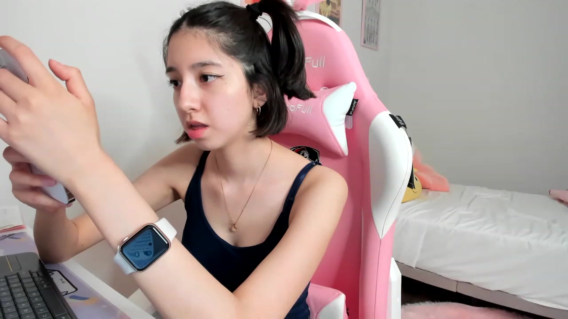 Gallery image thumbnail from Cherrycute666's myfreecams stream on, 04/03/2023, 01:20 image 15 of 20