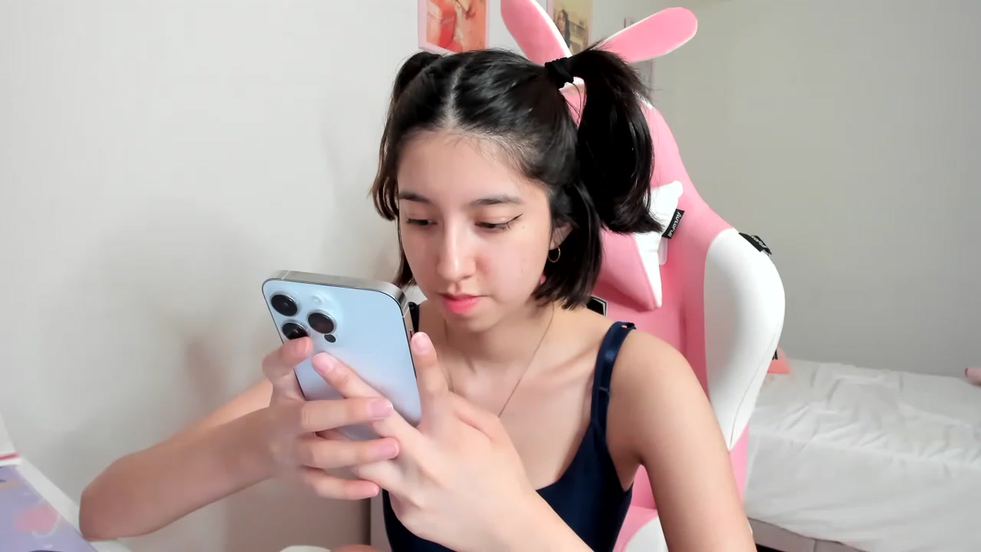Gallery image thumbnail from Cherrycute666's myfreecams stream on, 04/03/2023, 01:20 image 19 of 20