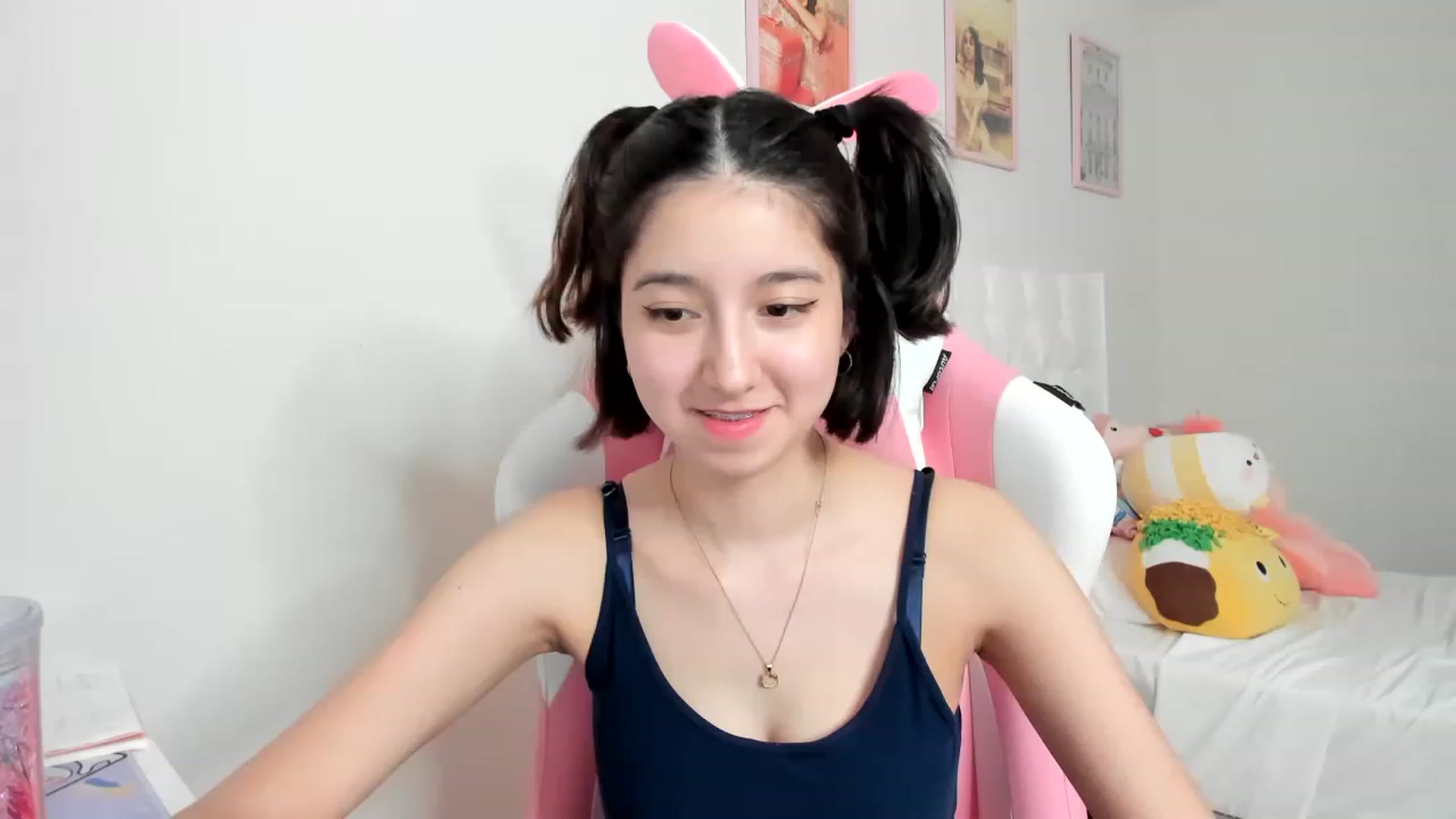 Gallery image thumbnail from Cherrycute666's myfreecams stream on, 04/03/2023, 03:11 image 10 of 20