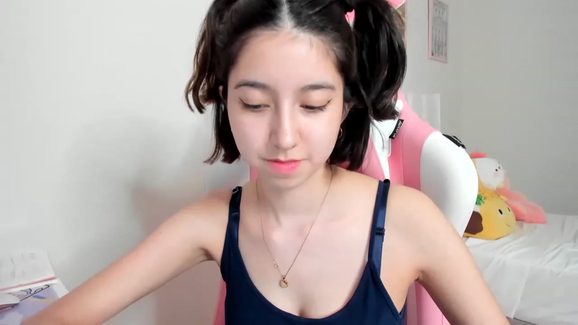 Gallery image thumbnail from Cherrycute666's myfreecams stream on, 04/03/2023, 03:11 image 6 of 20