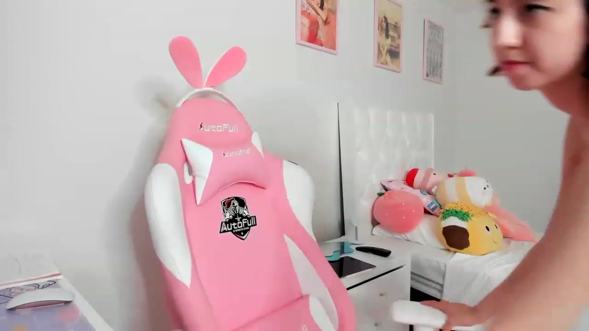 Gallery image thumbnail from Cherrycute666's myfreecams stream on, 04/03/2023, 05:59 image 7 of 20