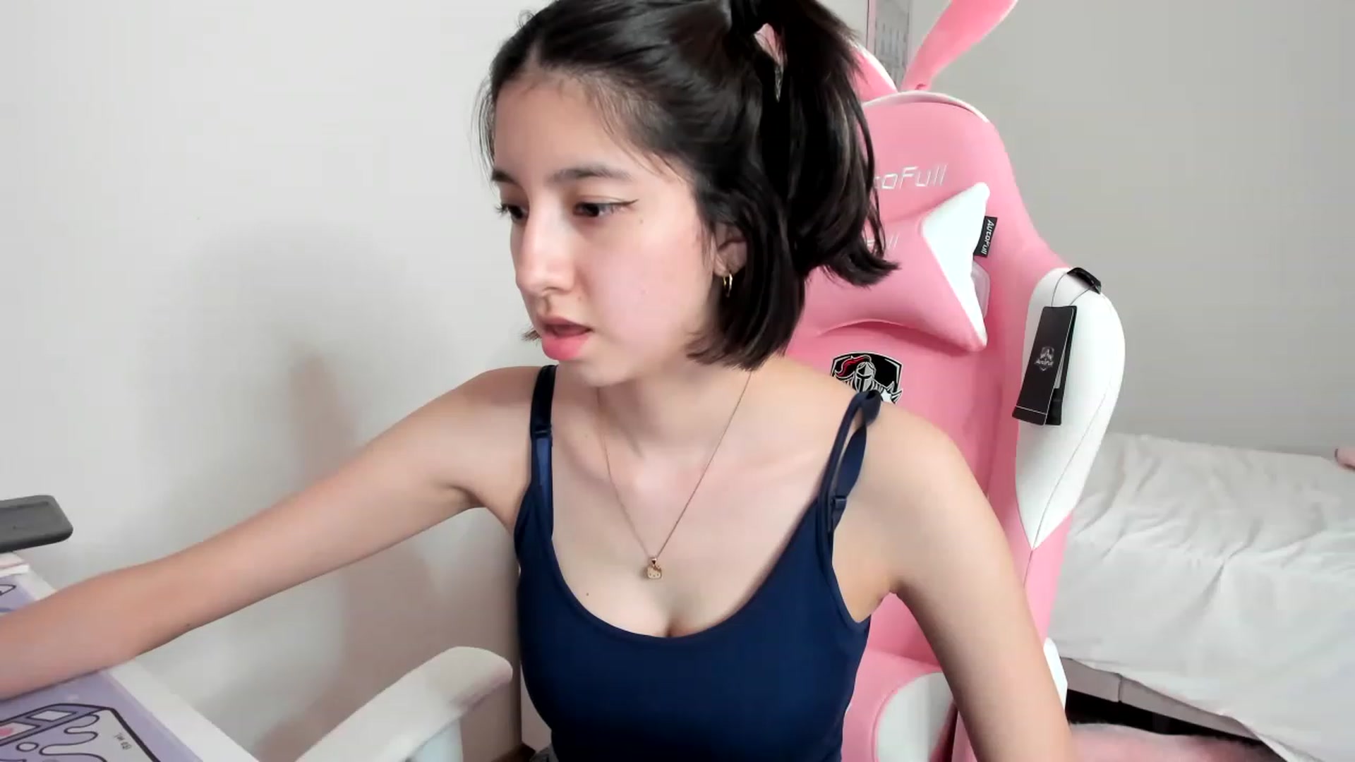 Gallery image thumbnail from Cherrycute666's myfreecams stream on, 04/03/2023, 08:50 image 5 of 20