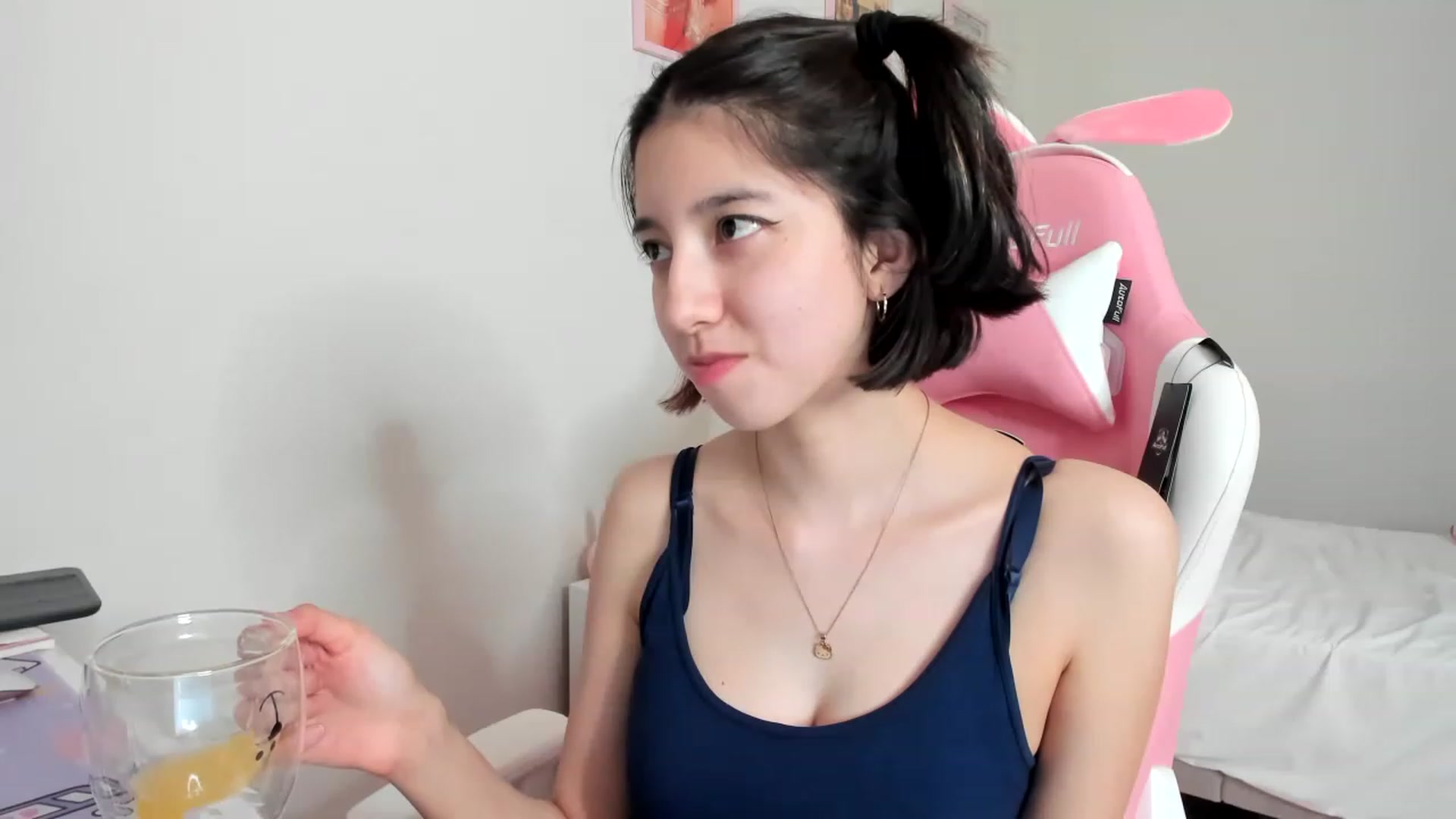 Gallery image thumbnail from Cherrycute666's myfreecams stream on, 04/03/2023, 08:50 image 14 of 20