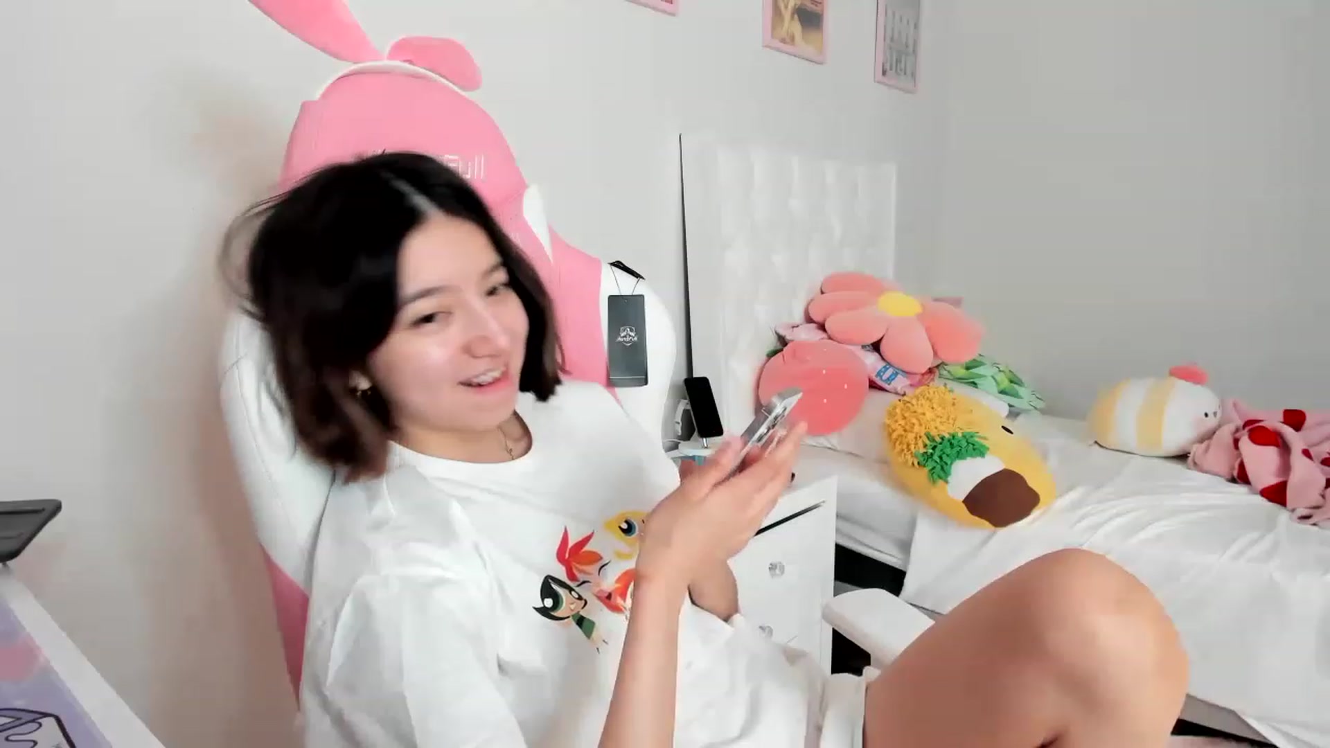 Gallery image thumbnail from Cherrycute666's myfreecams stream on, 04/03/2023, 14:05 image 19 of 20