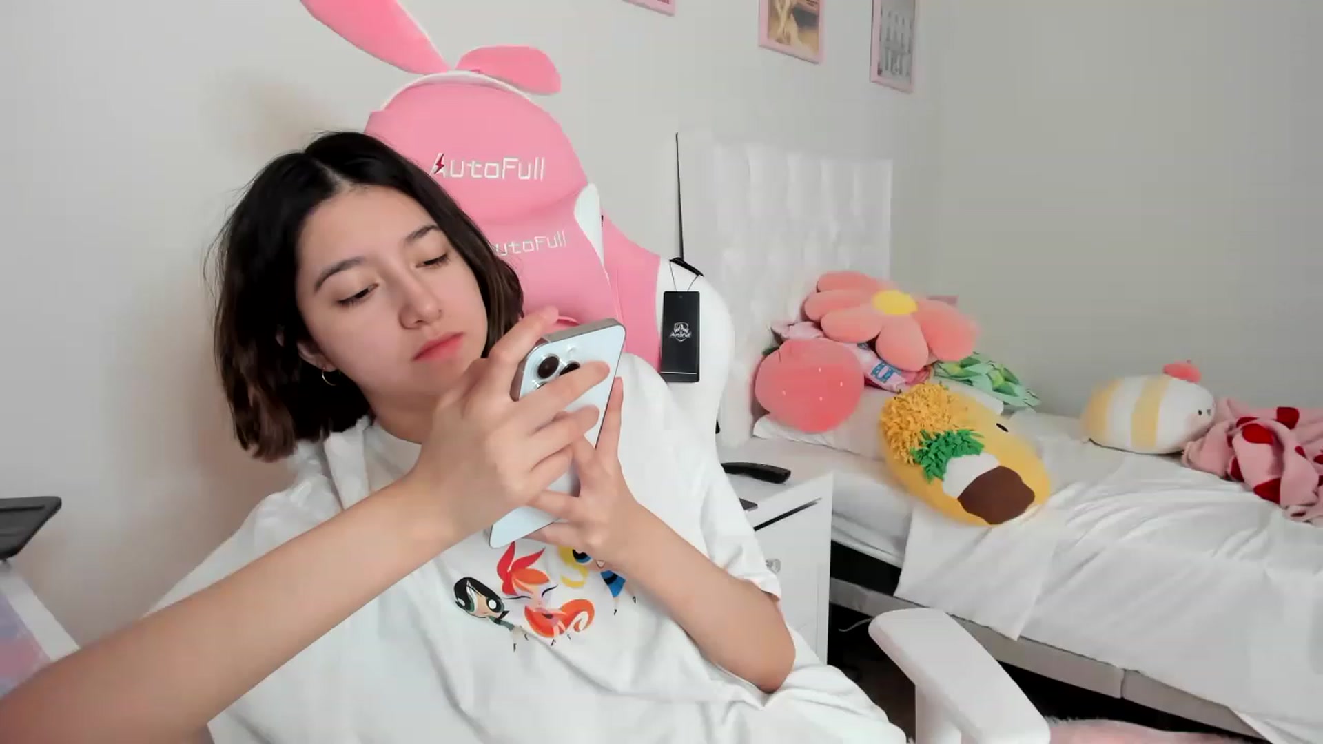 Gallery image thumbnail from Cherrycute666's myfreecams stream on, 04/03/2023, 14:05 image 17 of 20