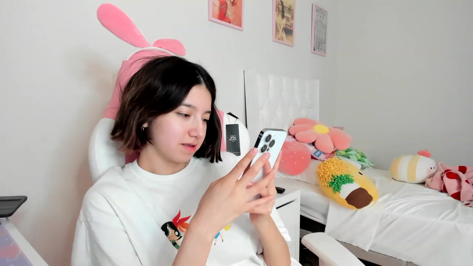 Gallery image thumbnail from Cherrycute666's myfreecams stream on, 04/03/2023, 14:05 image 15 of 20