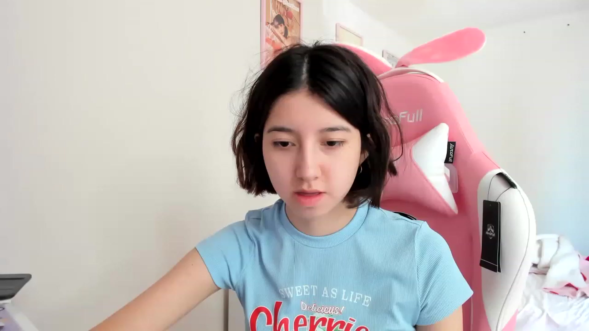 Gallery image thumbnail from Cherrycute666's myfreecams stream on, 04/03/2023, 21:05 image 3 of 20