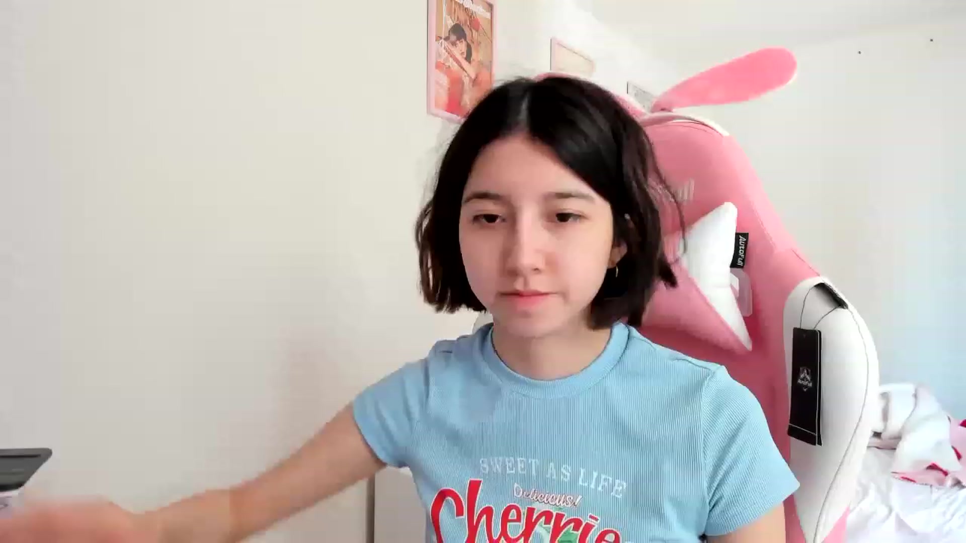 Gallery image thumbnail from Cherrycute666's myfreecams stream on, 04/03/2023, 21:05 image 4 of 20