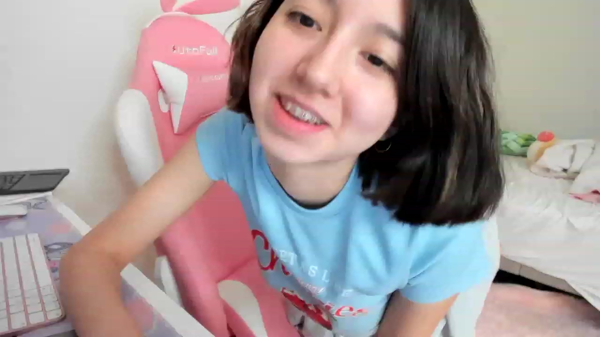Gallery image thumbnail from Cherrycute666's myfreecams stream on, 04/03/2023, 23:31 image 18 of 20