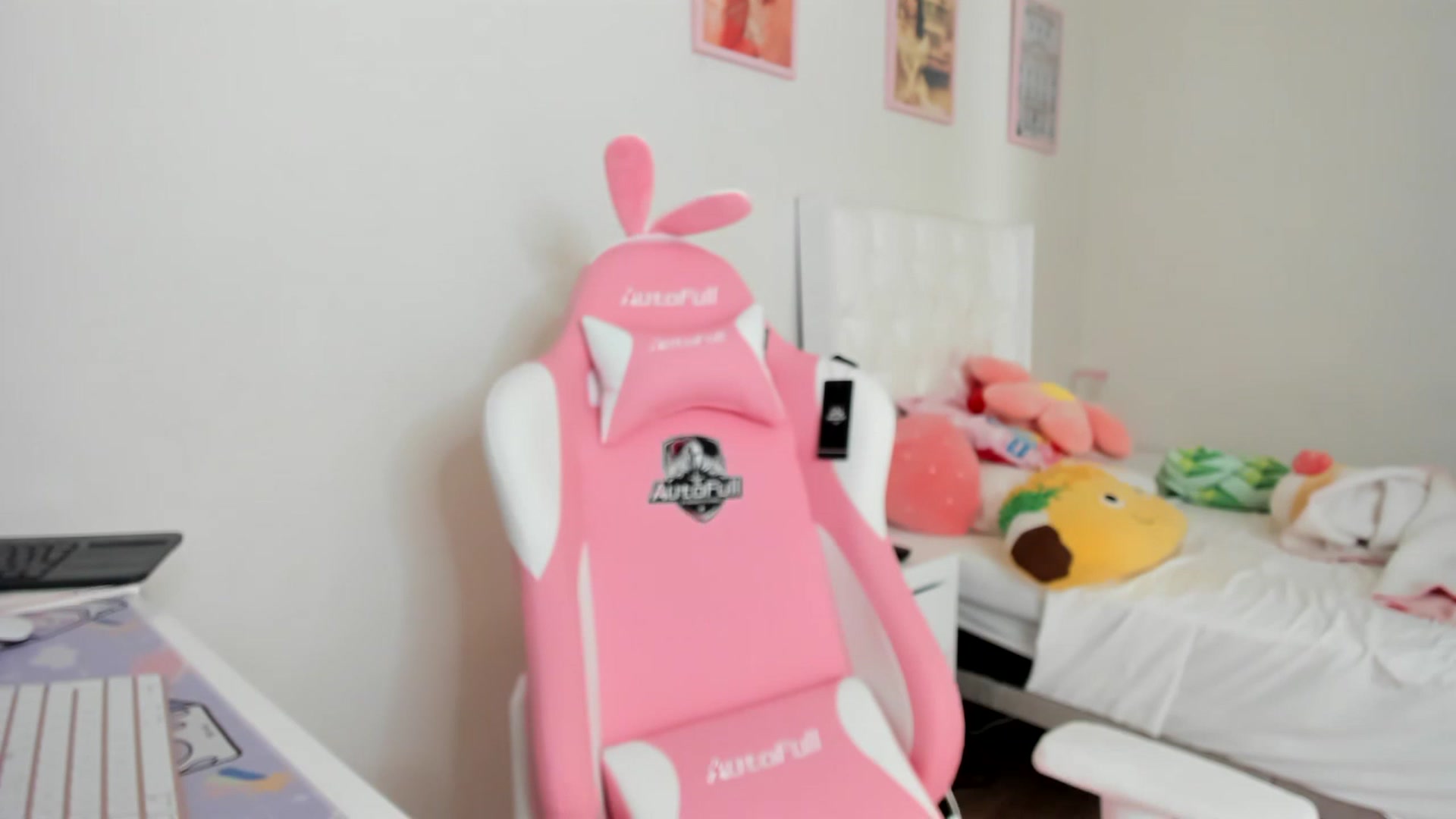 Gallery image thumbnail from Cherrycute666's myfreecams stream on, 04/03/2023, 23:31 image 13 of 20