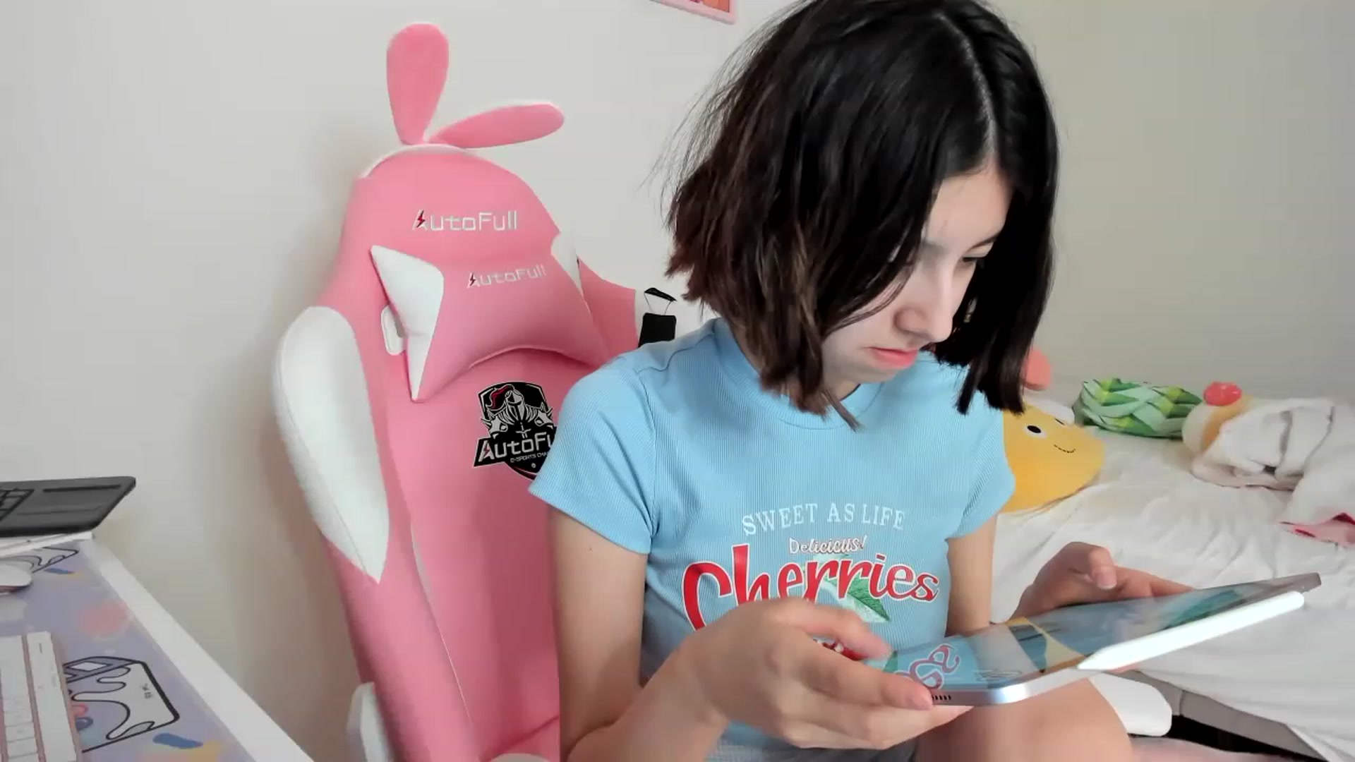 Gallery image thumbnail from Cherrycute666's myfreecams stream on, 04/03/2023, 23:31 image 20 of 20