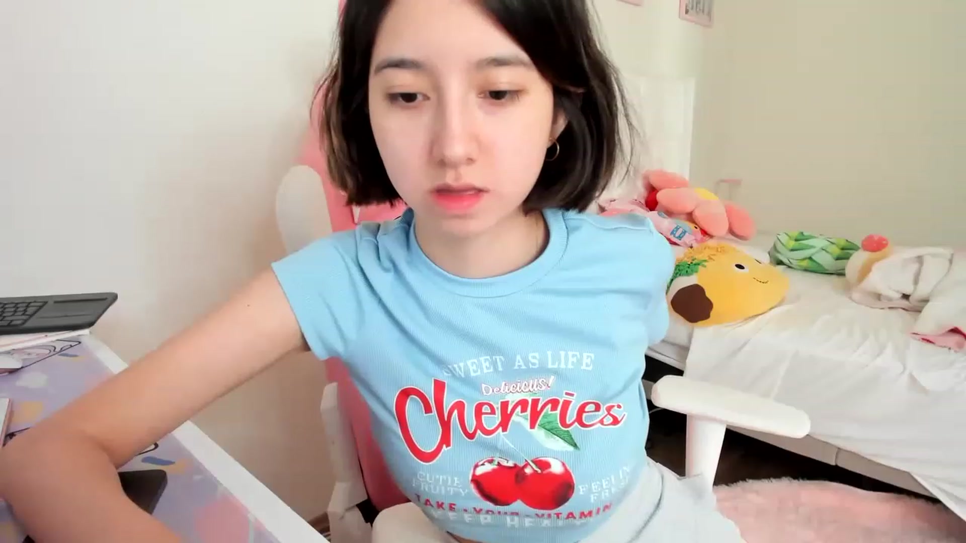 Gallery image thumbnail from Cherrycute666's myfreecams stream on, 04/03/2023, 23:31 image 4 of 20