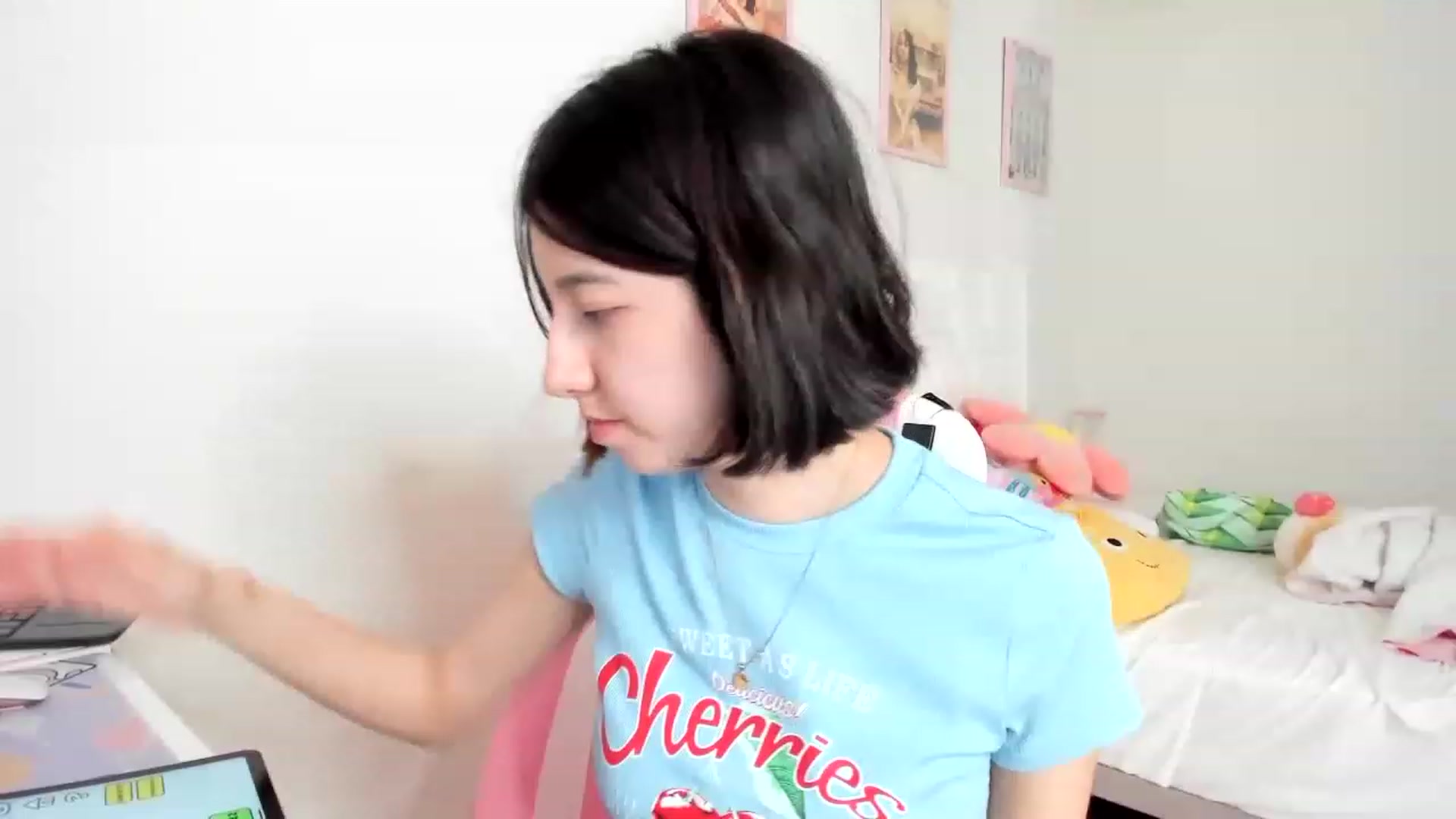 Gallery image thumbnail from Cherrycute666's myfreecams stream on, 04/03/2023, 23:49 image 4 of 20