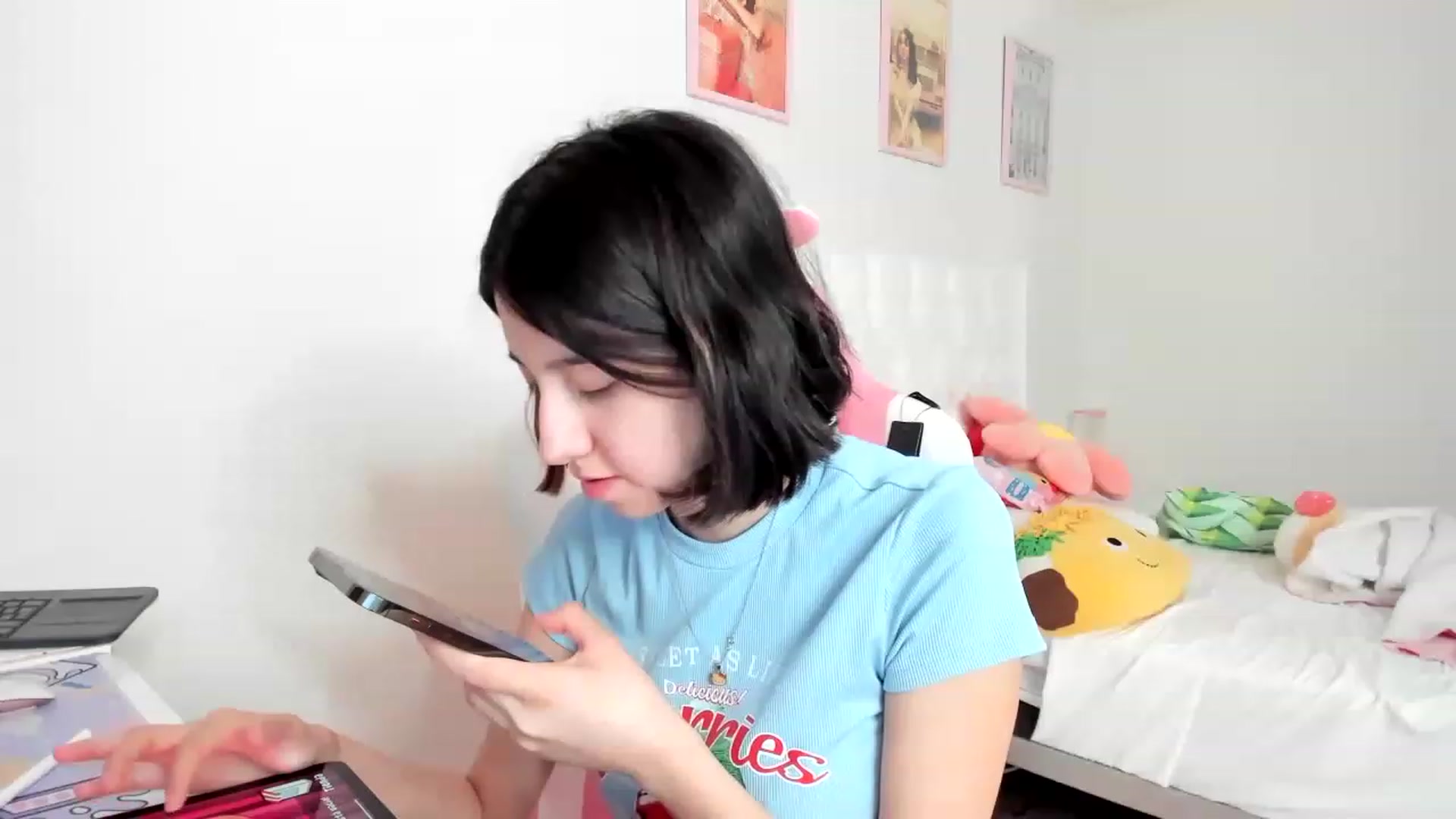Gallery image thumbnail from Cherrycute666's myfreecams stream on, 04/03/2023, 23:49 image 16 of 20