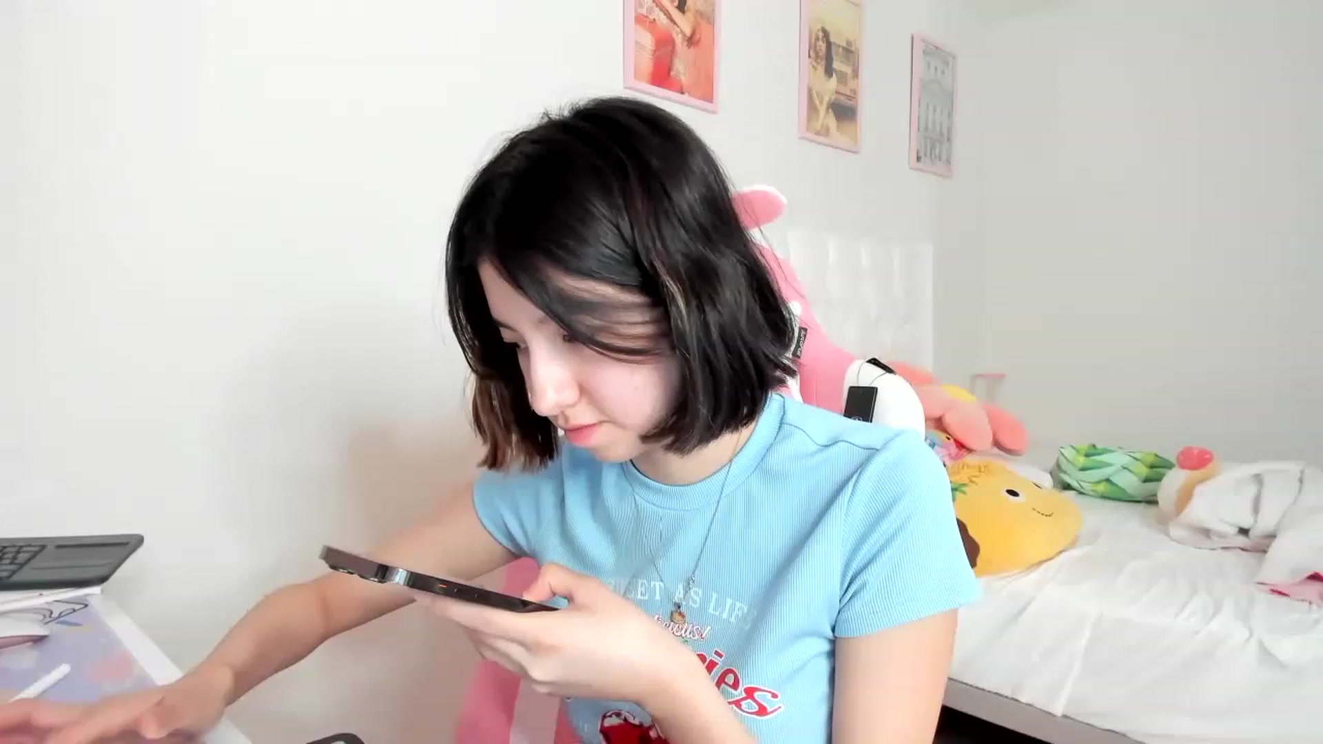 Gallery image thumbnail from Cherrycute666's myfreecams stream on, 04/03/2023, 23:49 image 17 of 20