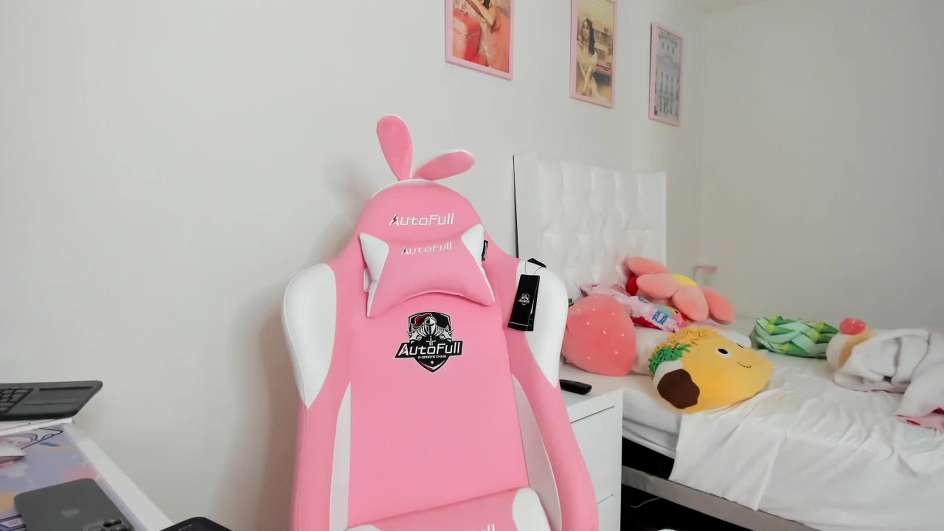 Gallery image thumbnail from Cherrycute666's myfreecams stream on, 04/03/2023, 23:49 image 20 of 20