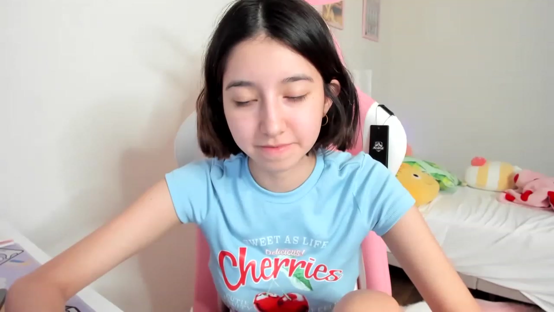 Gallery image thumbnail from Cherrycute666's myfreecams stream on, 04/04/2023, 06:14 image 15 of 20