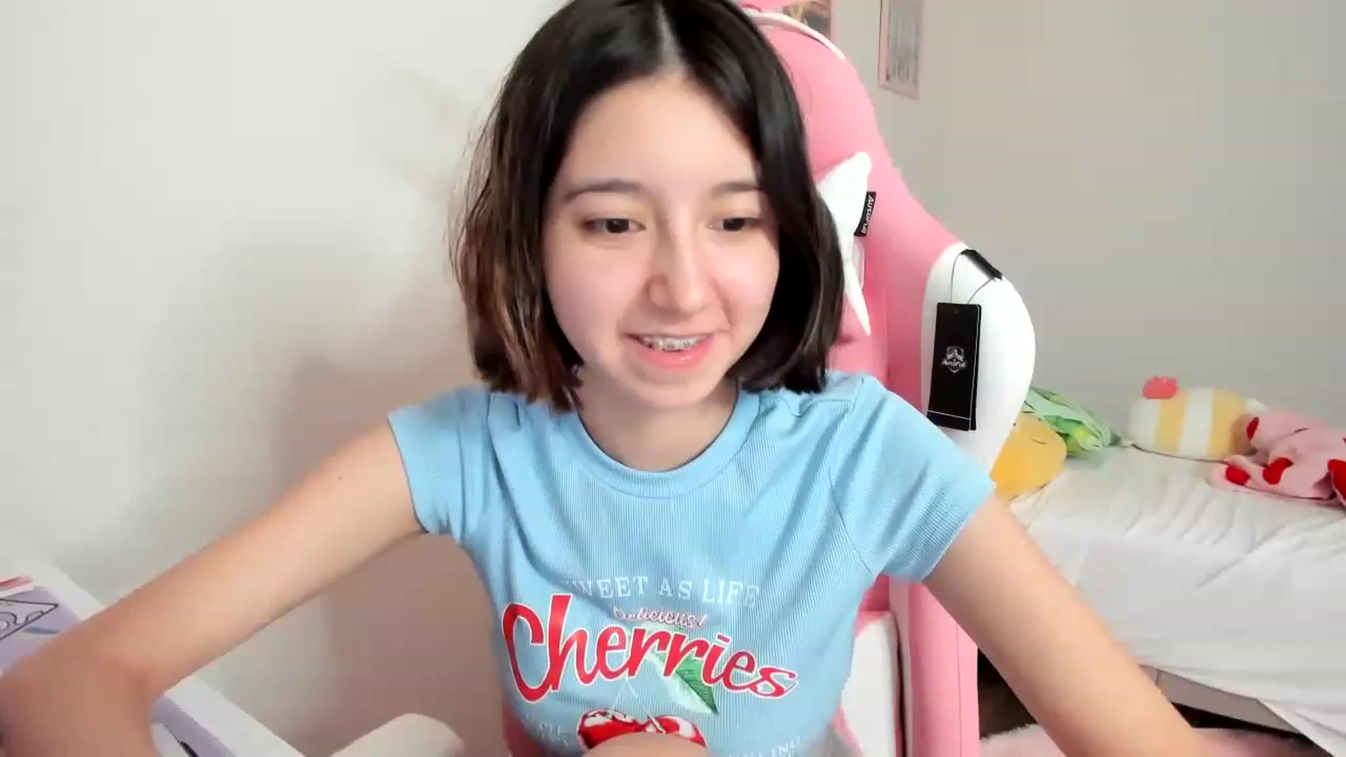 Gallery image thumbnail from Cherrycute666's myfreecams stream on, 04/04/2023, 06:14 image 16 of 20