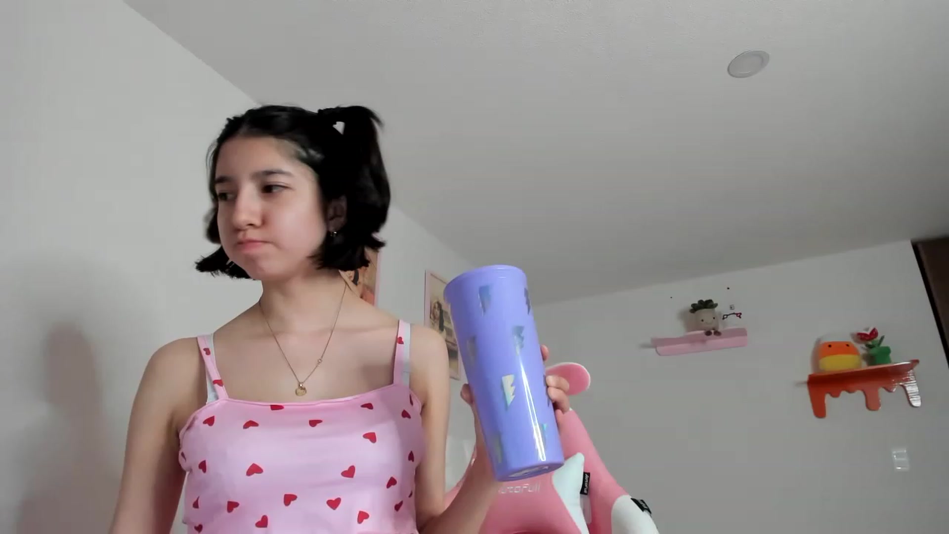 Gallery image thumbnail from Cherrycute666's myfreecams stream on, 04/05/2023, 08:07 image 10 of 20