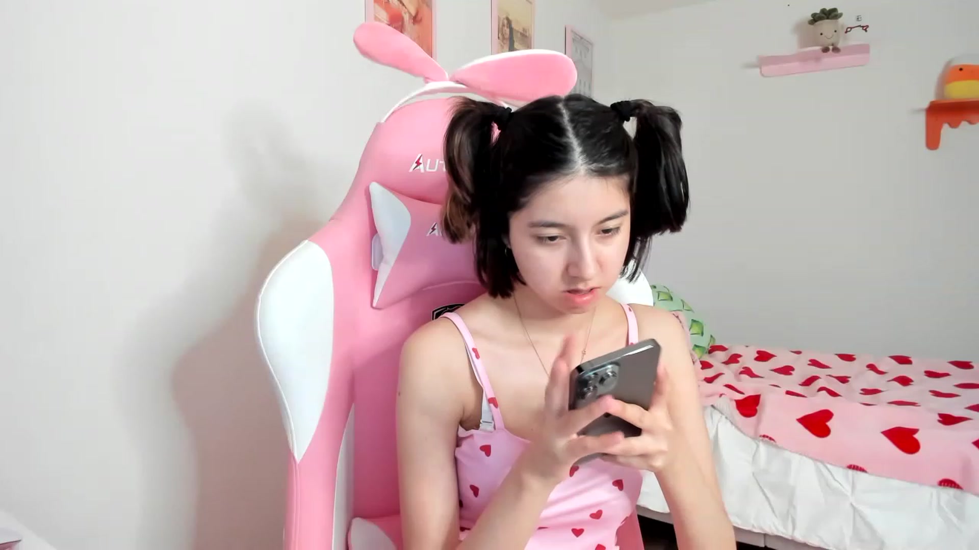 Gallery image thumbnail from Cherrycute666's myfreecams stream on, 04/05/2023, 08:07 image 12 of 20
