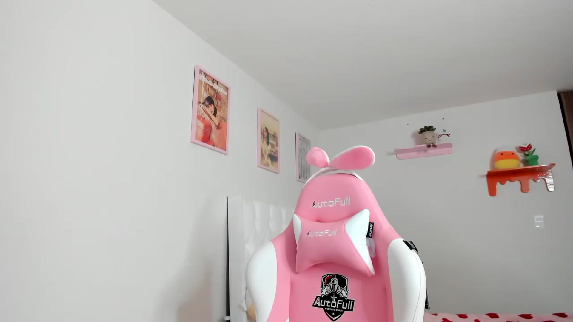 Gallery image thumbnail from Cherrycute666's myfreecams stream on, 04/05/2023, 08:07 image 9 of 20