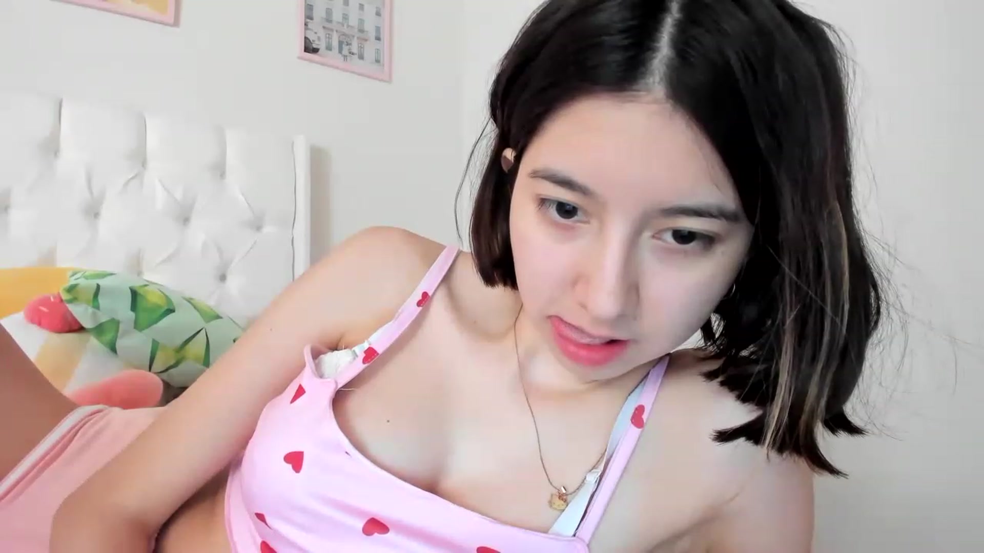Gallery image thumbnail from Cherrycute666's myfreecams stream on, 04/05/2023, 17:44 image 14 of 20