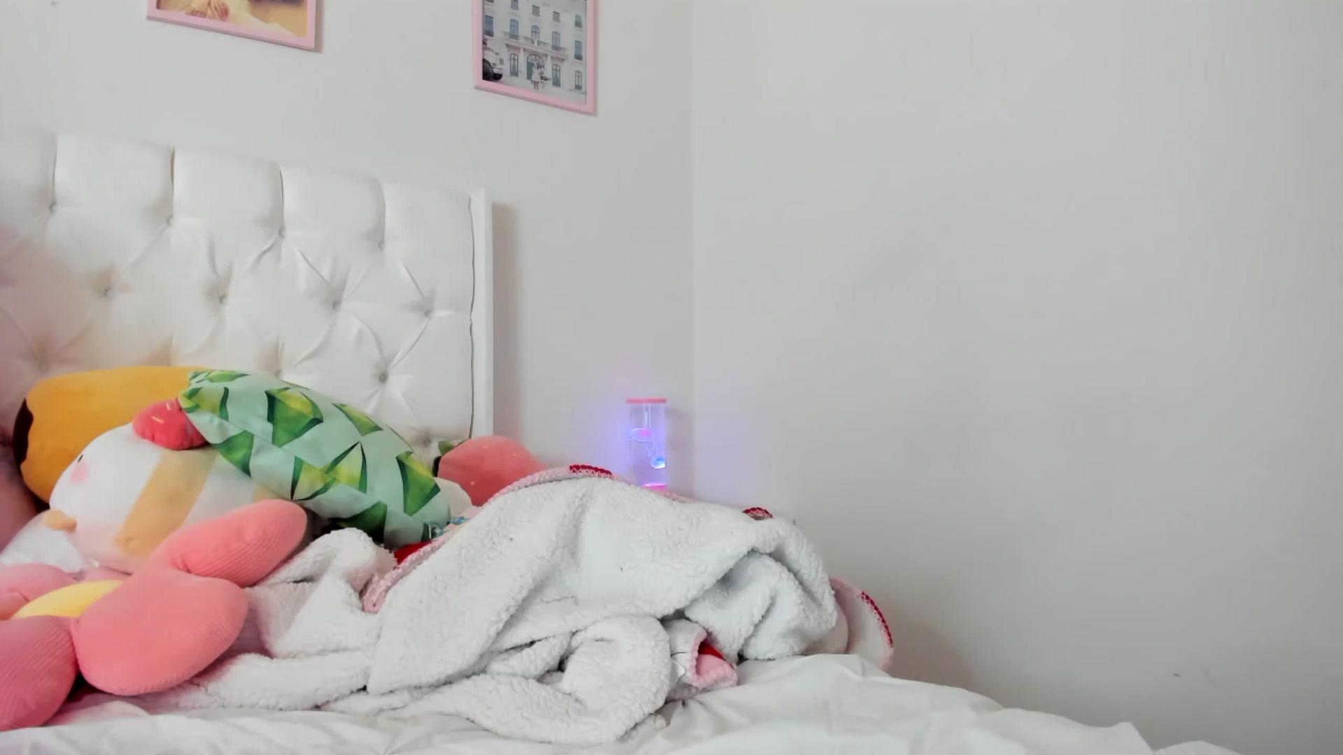 Gallery image thumbnail from Cherrycute666's myfreecams stream on, 04/05/2023, 17:44 image 17 of 20