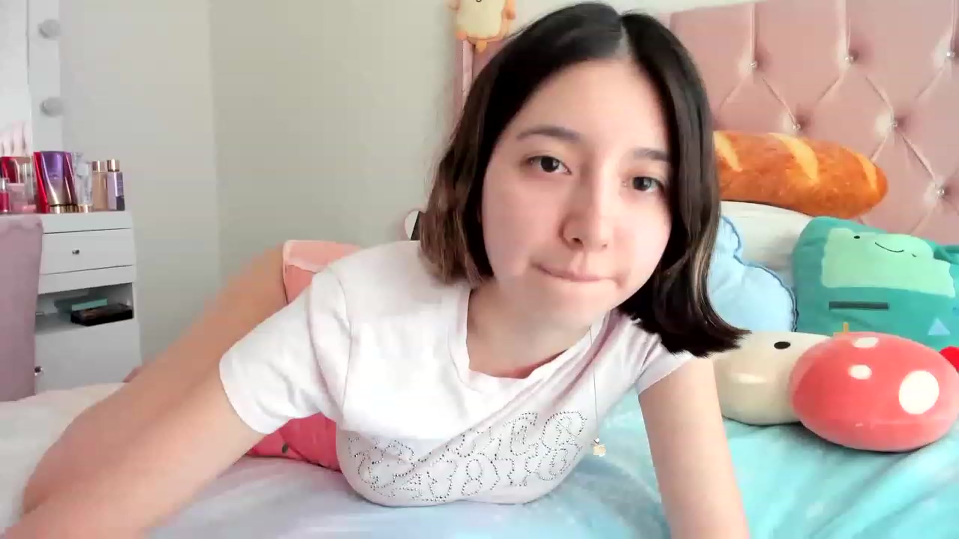 Gallery image thumbnail from Cherrycute666's myfreecams stream on, 04/06/2023, 24:24 image 2 of 20