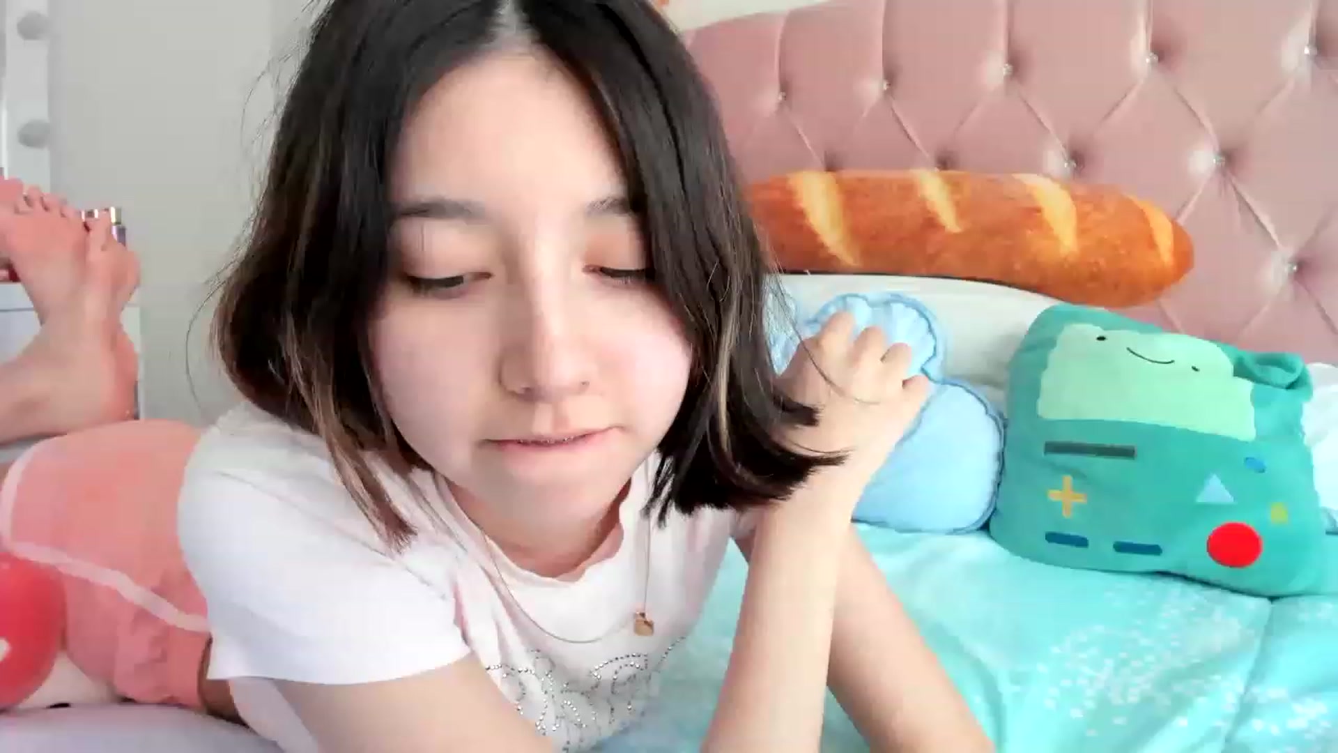 Gallery image thumbnail from Cherrycute666's myfreecams stream on, 04/06/2023, 24:24 image 1 of 20