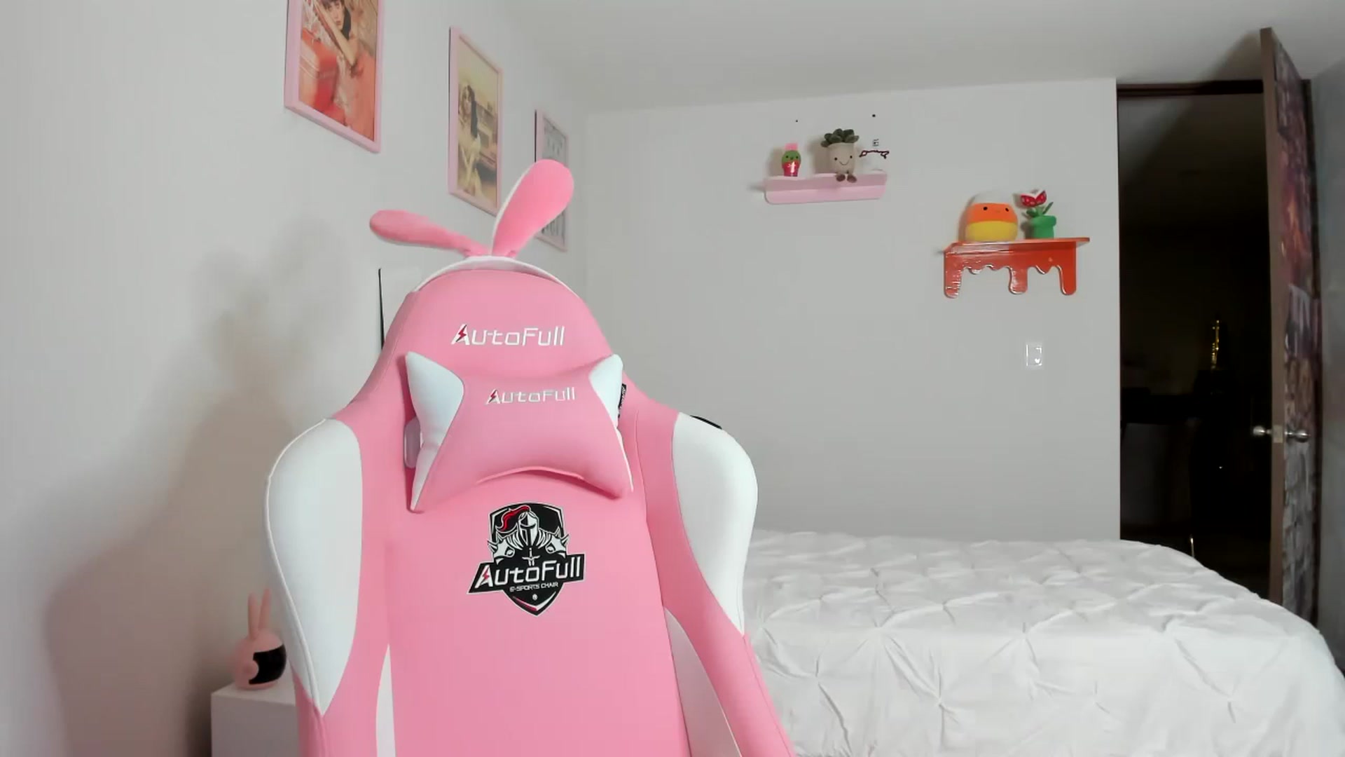 Gallery image thumbnail from Cherrycute666's myfreecams stream on, 04/06/2023, 02:25 image 13 of 20