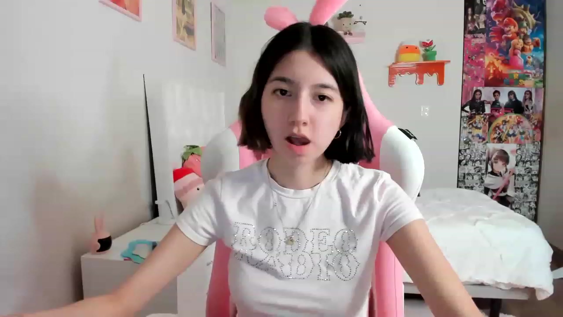 Gallery image thumbnail from Cherrycute666's myfreecams stream on, 04/06/2023, 02:25 image 10 of 20