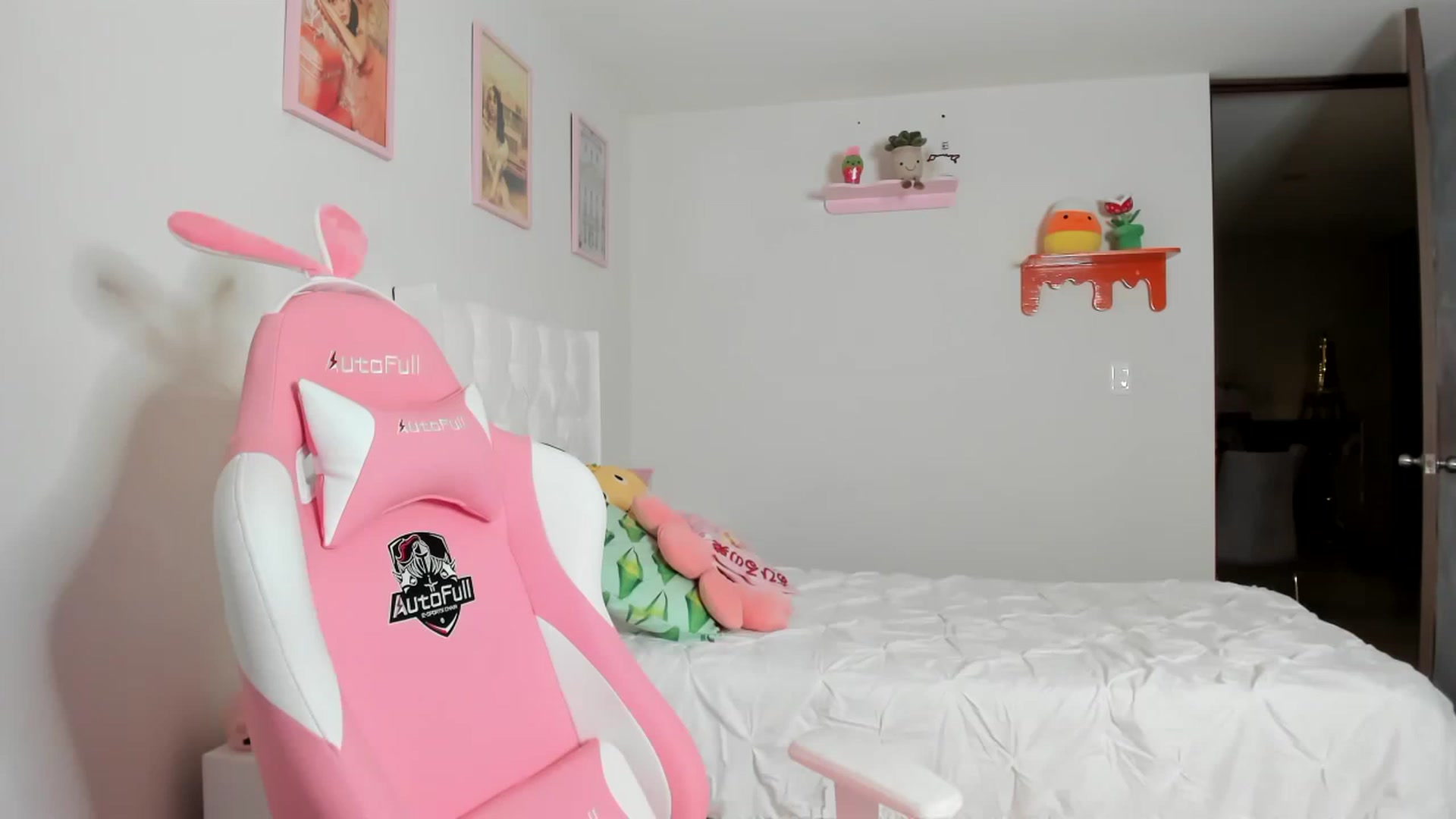 Gallery image thumbnail from Cherrycute666's myfreecams stream on, 04/06/2023, 05:24 image 7 of 20