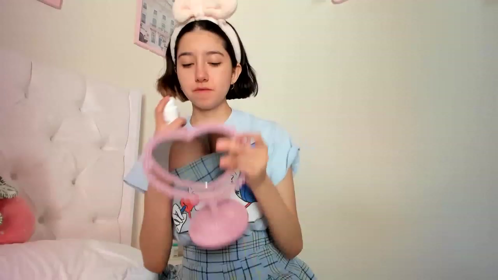 Gallery image thumbnail from Cherrycute666's myfreecams stream on, 04/06/2023, 17:52 image 7 of 20