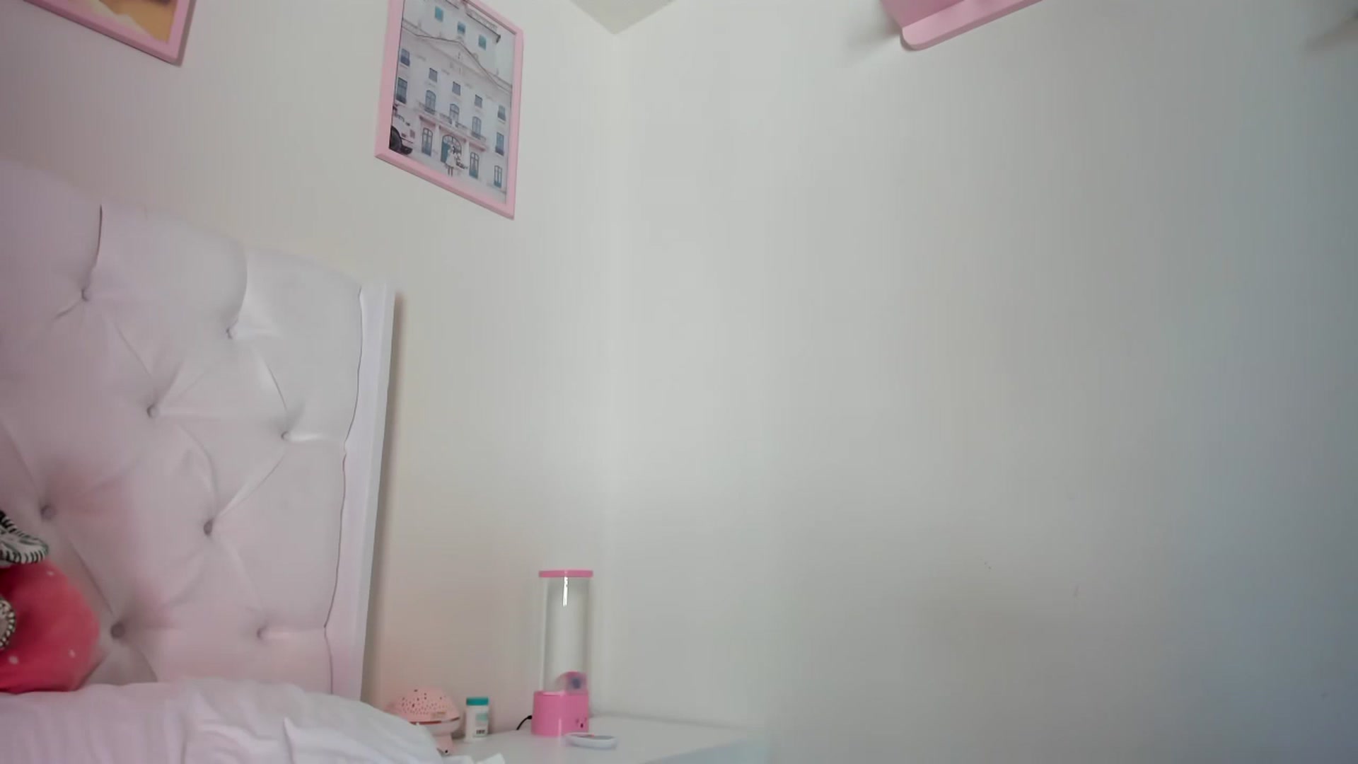 Gallery image thumbnail from Cherrycute666's myfreecams stream on, 04/06/2023, 17:52 image 10 of 20