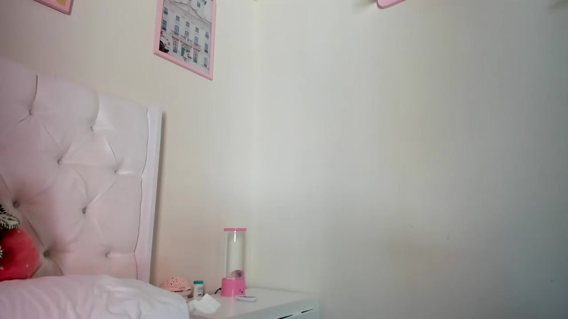 Gallery image thumbnail from Cherrycute666's myfreecams stream on, 04/06/2023, 17:52 image 5 of 20
