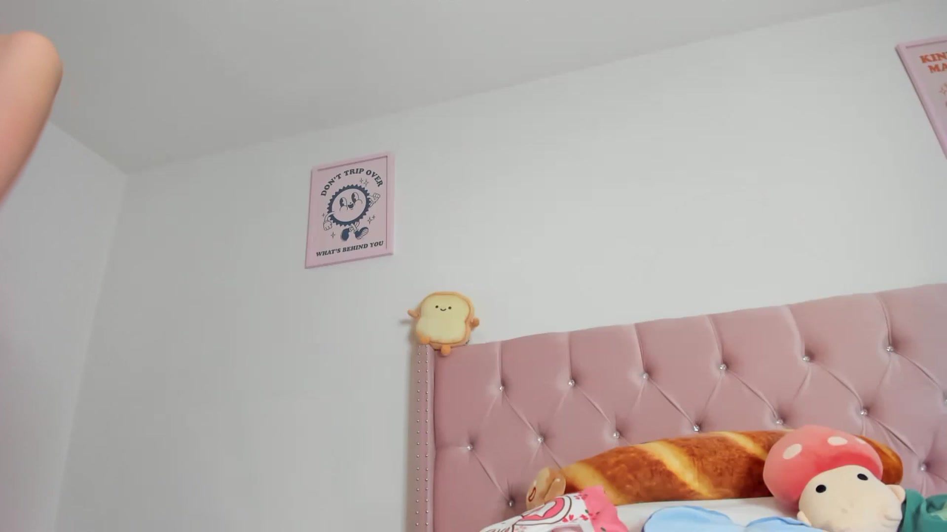Gallery image thumbnail from Cherrycute666's myfreecams stream on, 04/07/2023, 02:53 image 15 of 20