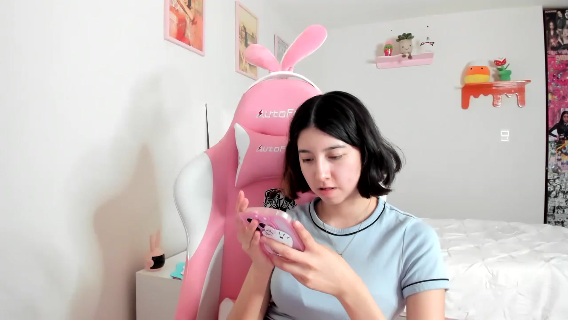 Gallery image thumbnail from Cherrycute666's myfreecams stream on, 04/07/2023, 04:32 image 13 of 20