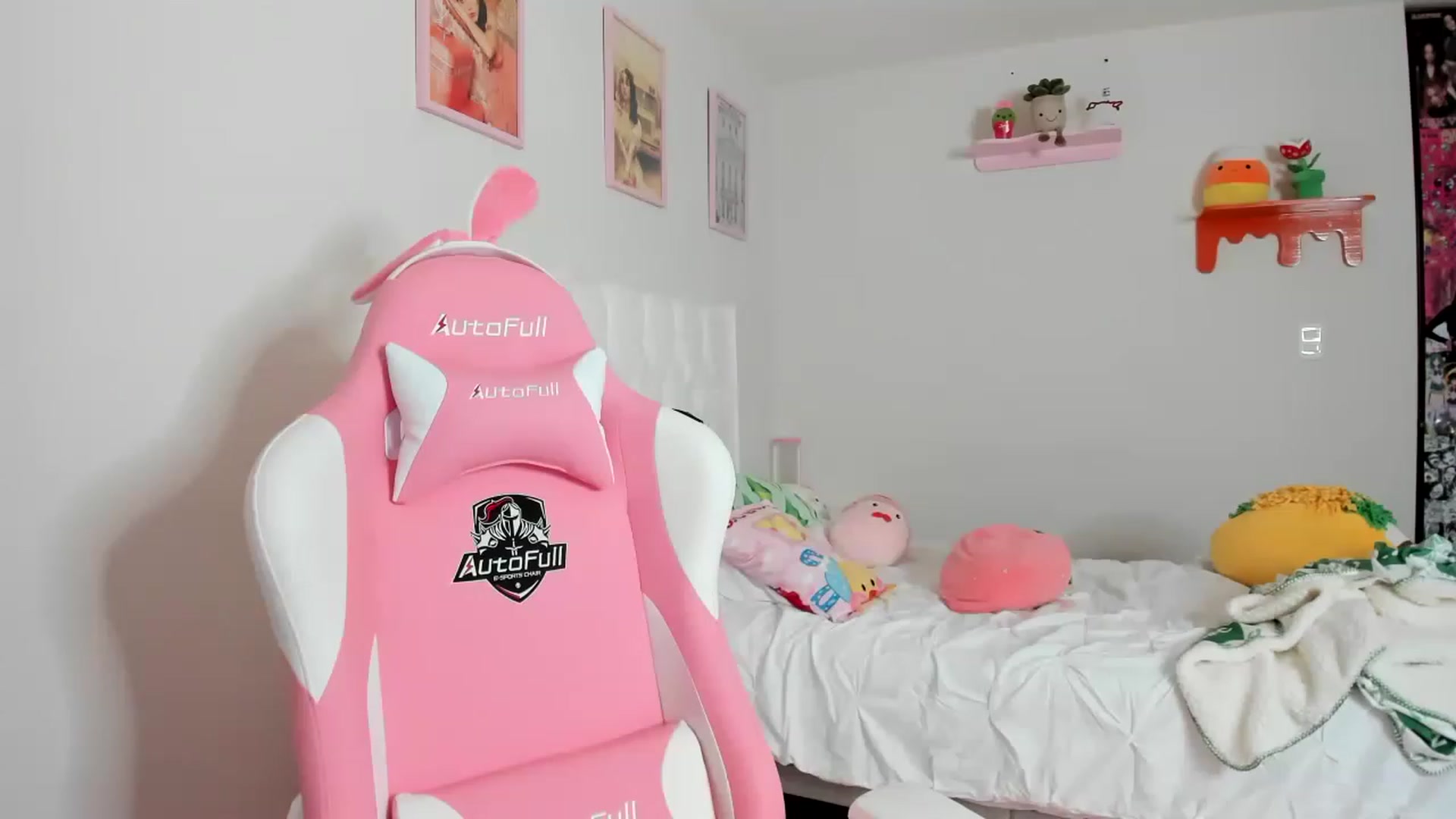 Gallery image thumbnail from Cherrycute666's myfreecams stream on, 04/07/2023, 14:04 image 1 of 20